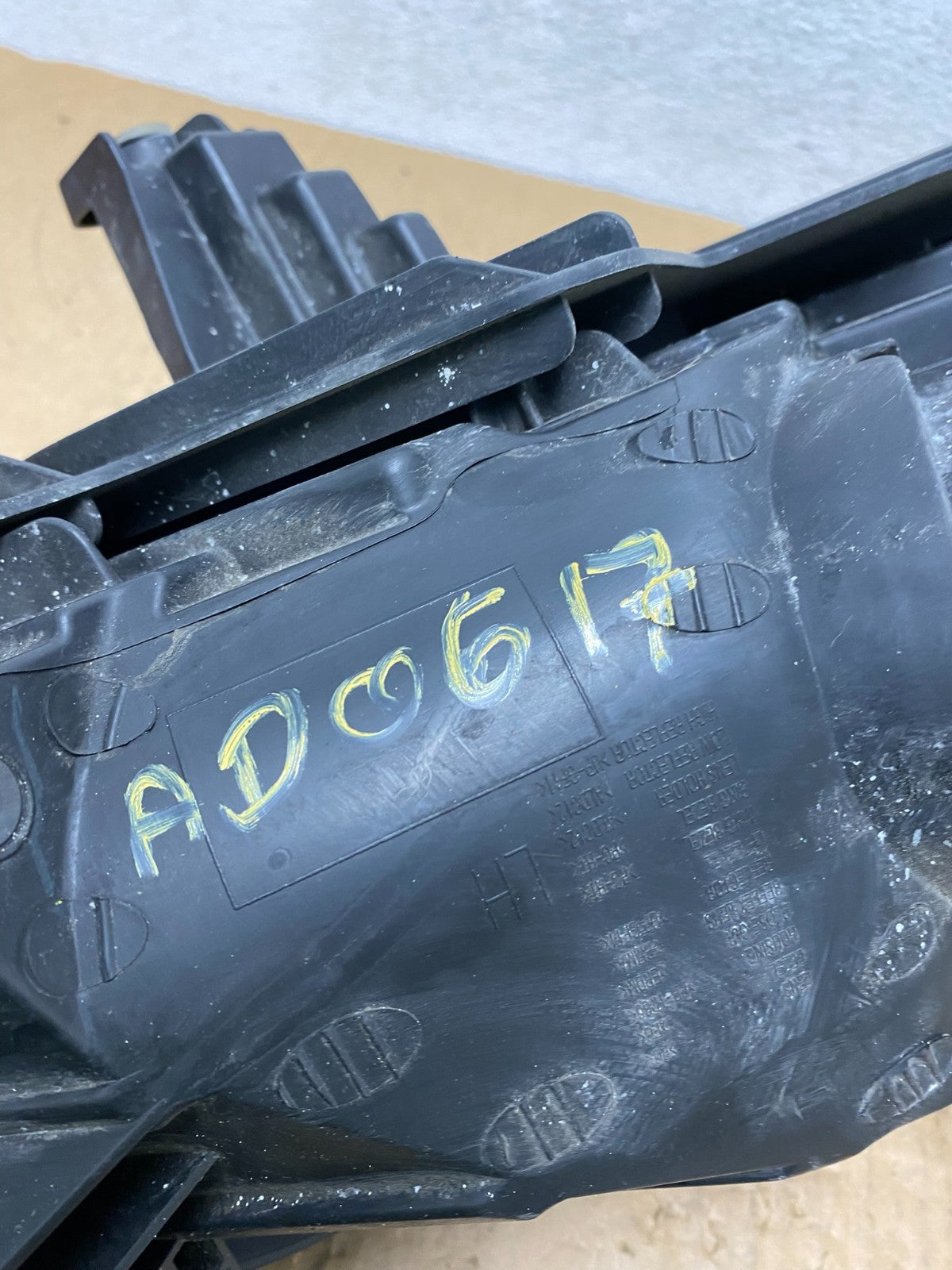 2009 to 2012 Chevrolet Traverse Left Driver Side Halogen Headlight AD0617 DW9