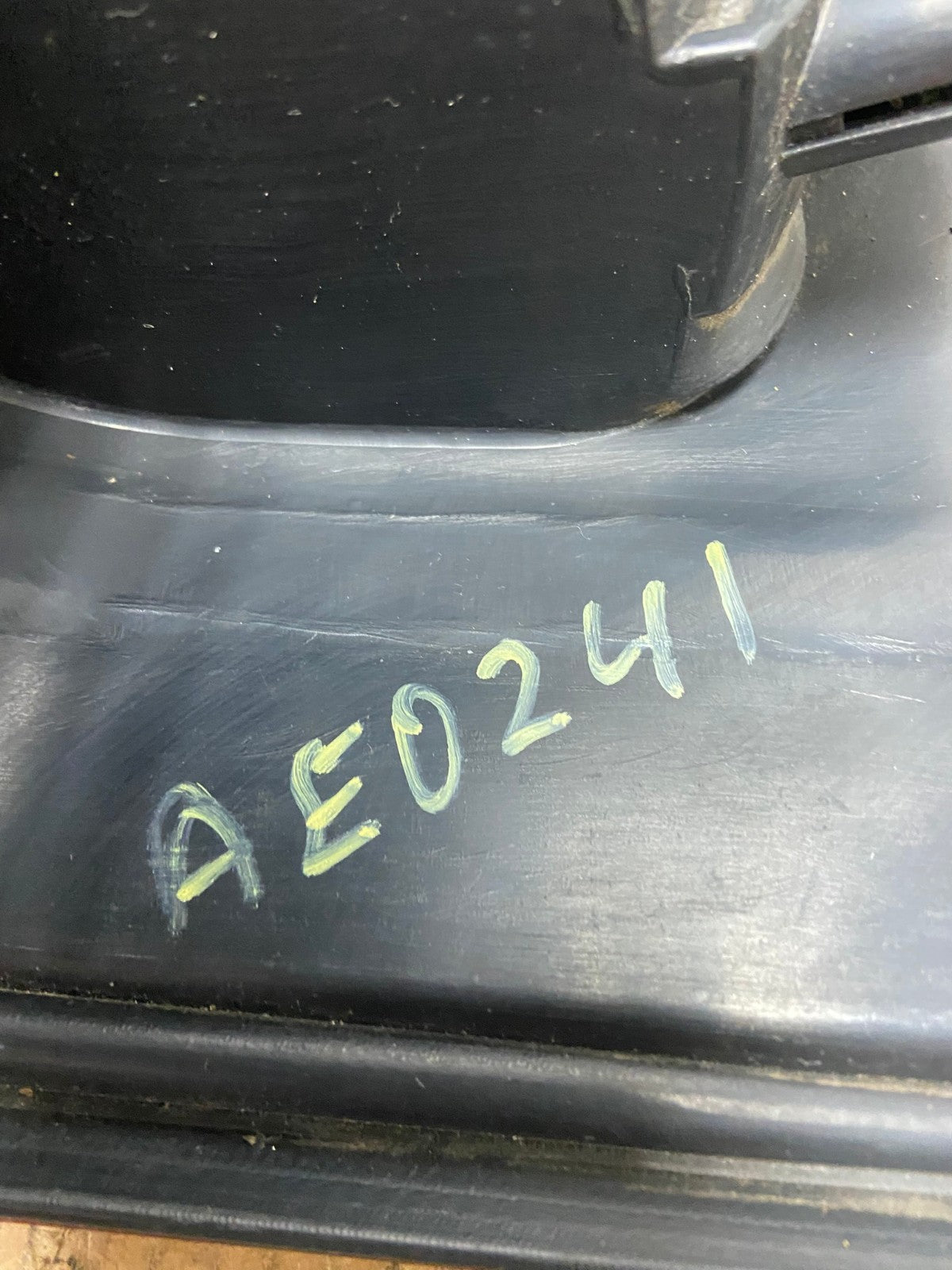 2003 to 2006 Lincoln Navigator Left Driver LH Side Tail Light AE0241 LK6