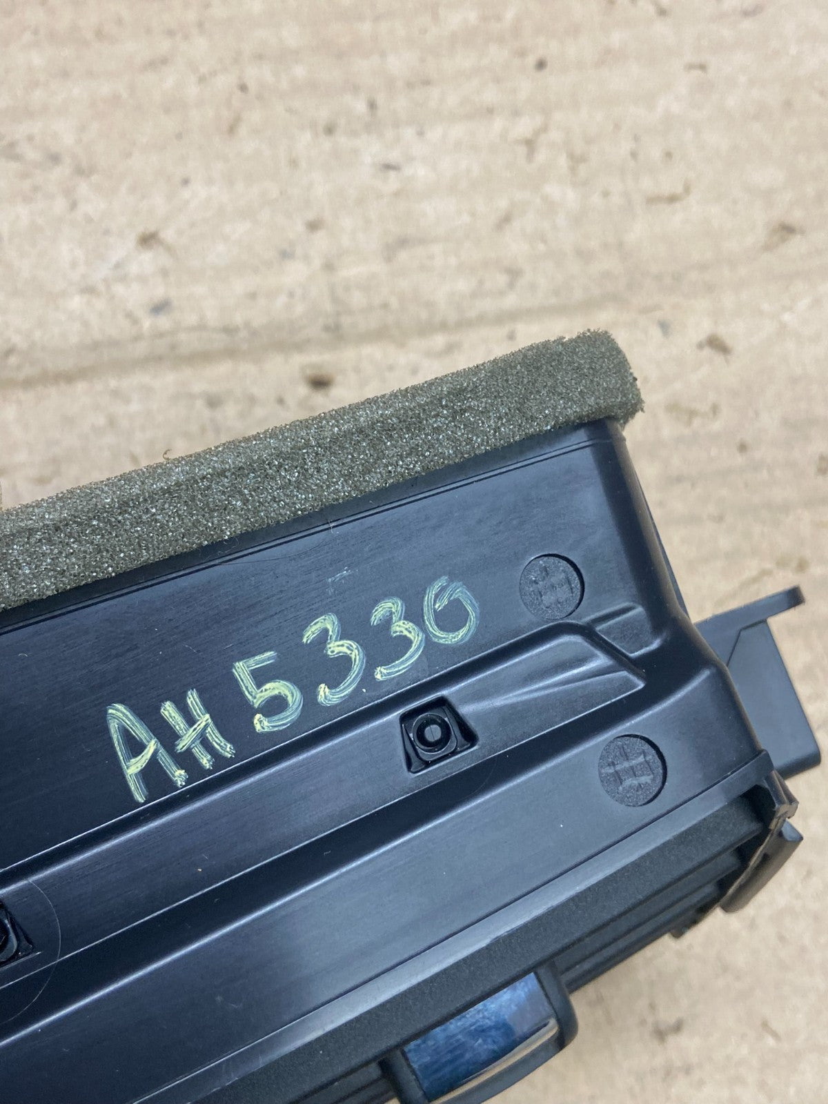 2011 to 2014 Ford Edge Center Dash Radio Panel Air Vent ah5330 DG6