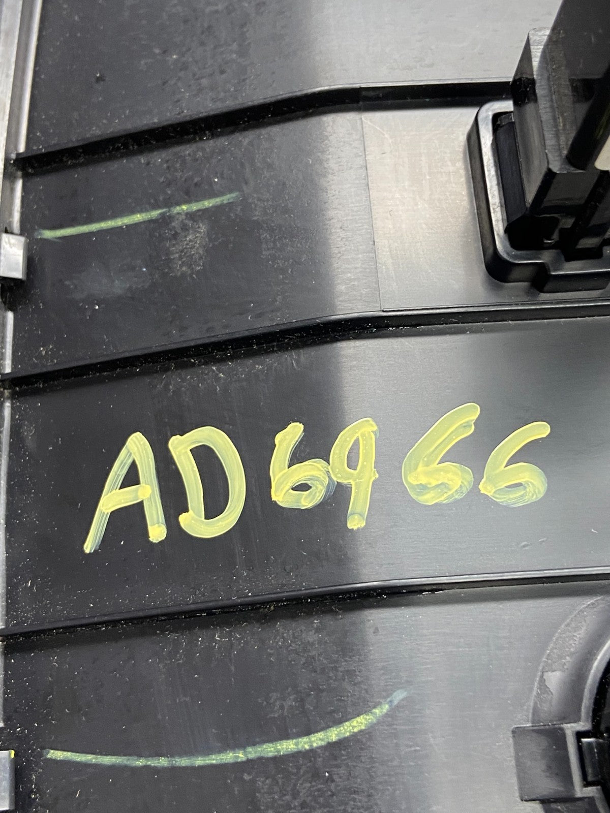 2004 to 2006 Toyota Solara Center Dash Storage Cubby w/ Heated Seats AD6966 DG6