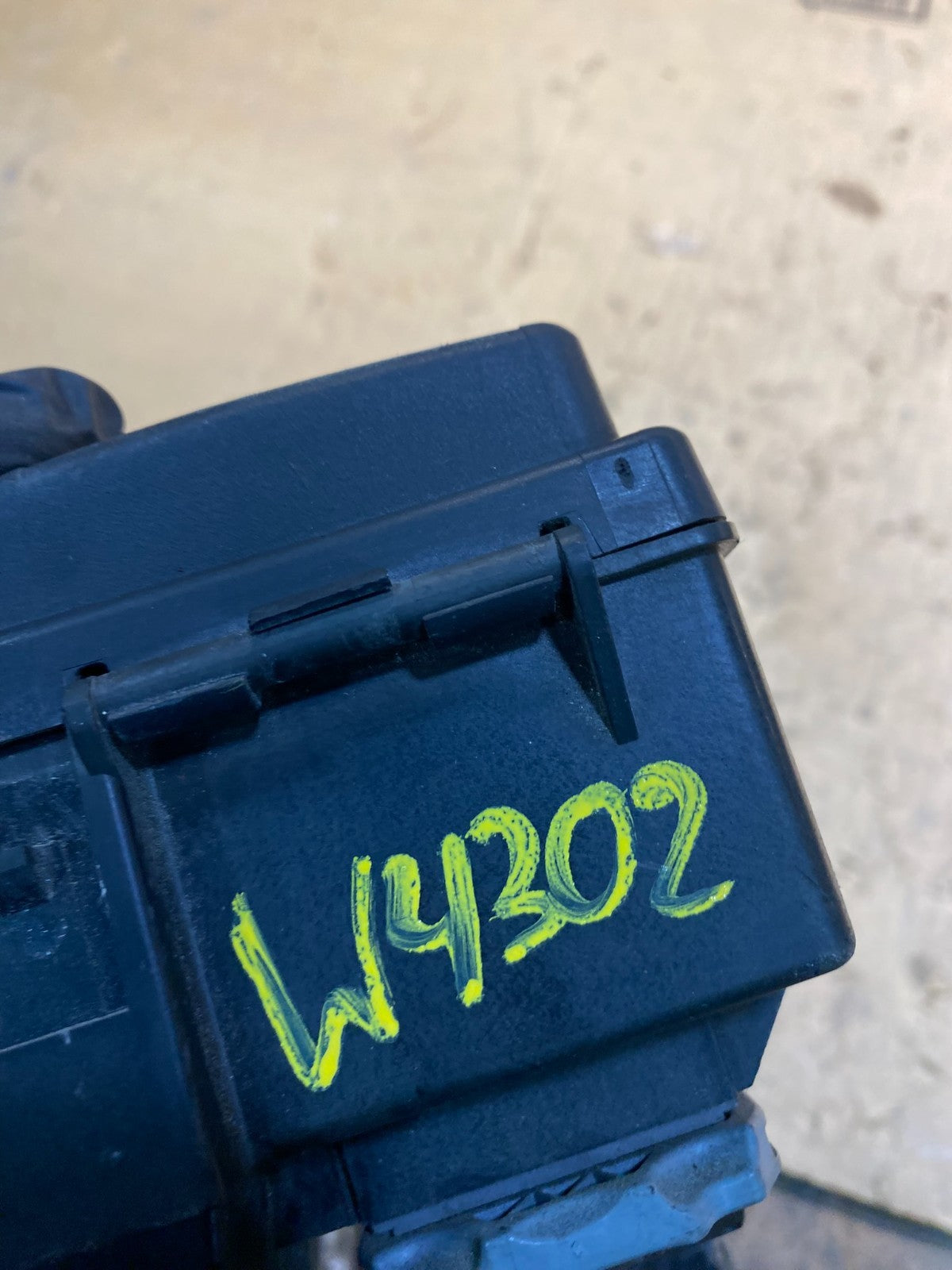 2007 Jeep Commander Fuse Box Relay BCM Body Control Module OEM W4302 DG8