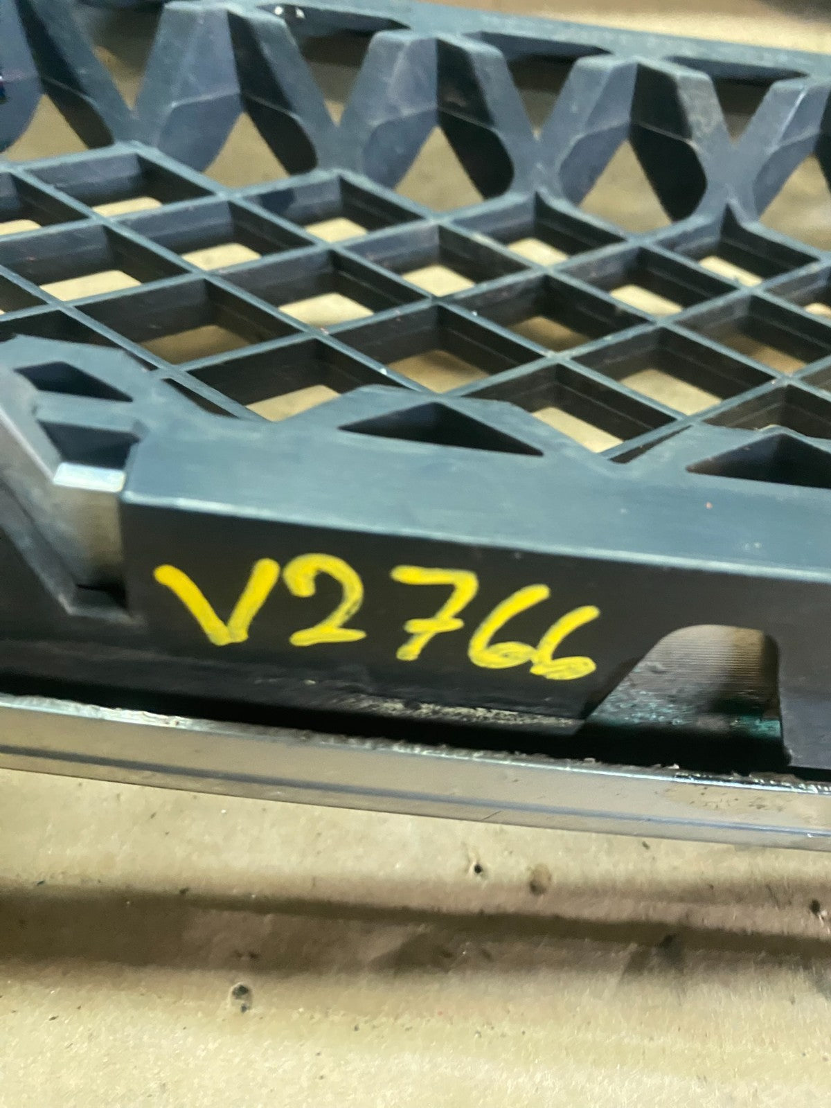 2007 to 2014 Chevrolet Tahoe Suburban Lower Upper Grill Grille Set Oem V2766 DG11