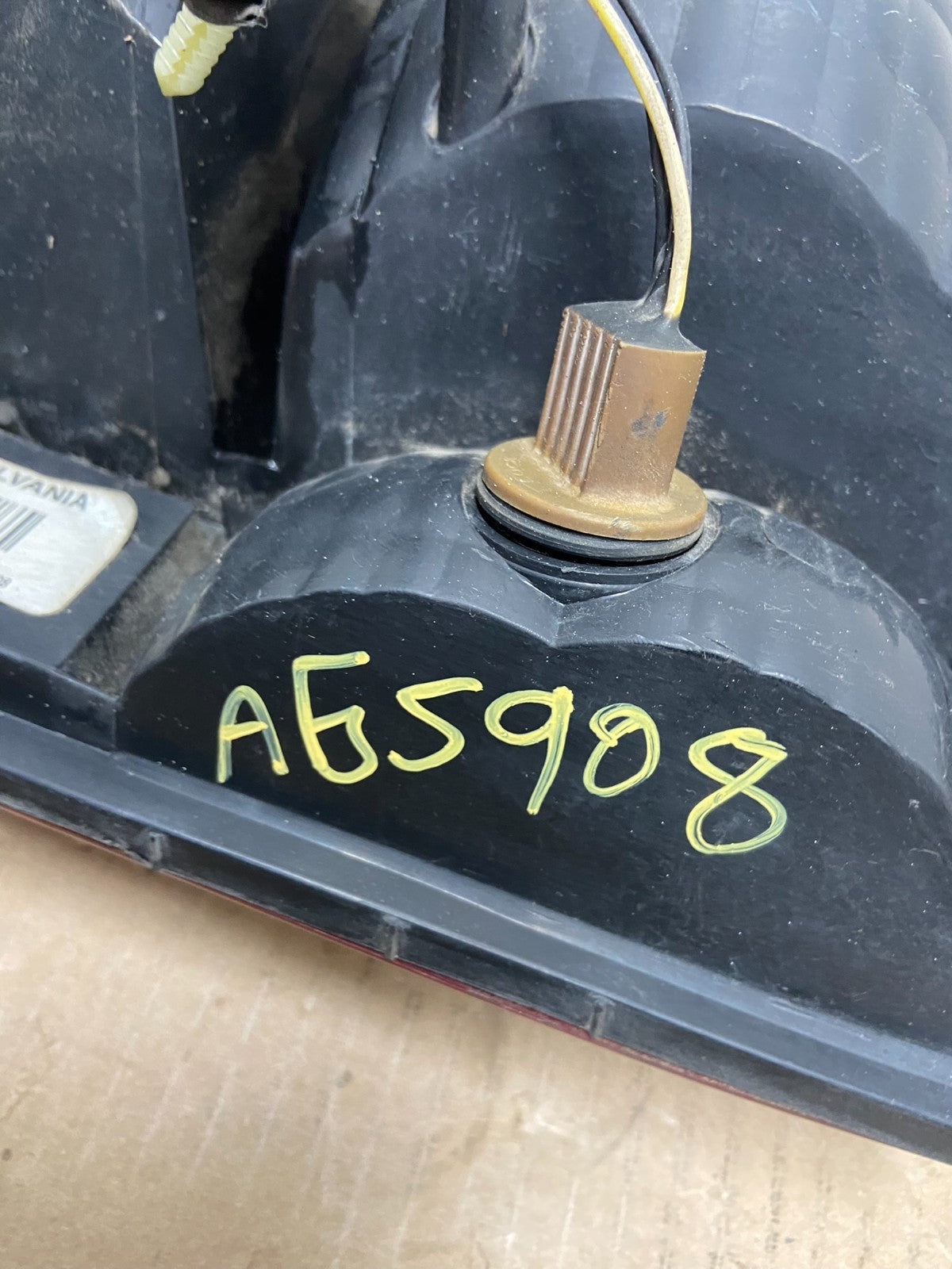 2005 - 2009 Ford Mustang Right Passenger RH Side Tail Light AG5908 DW7