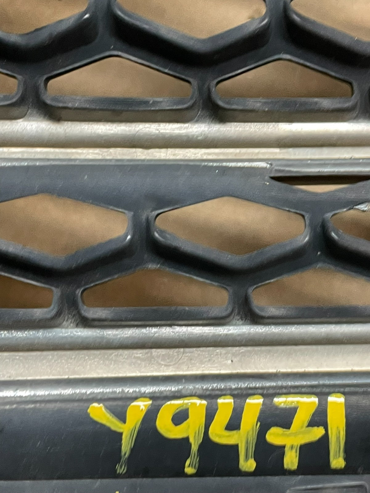 2009 to 2011 Nissan Maxima Front Upper Grill Grille 62070-9N00A Y9471 DG10