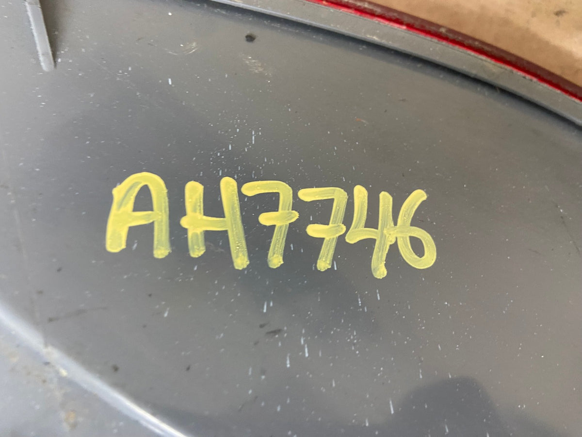 2009 to 2010 Hyundai Sonata Right Passenger Side Tail Light AH7746 LK6