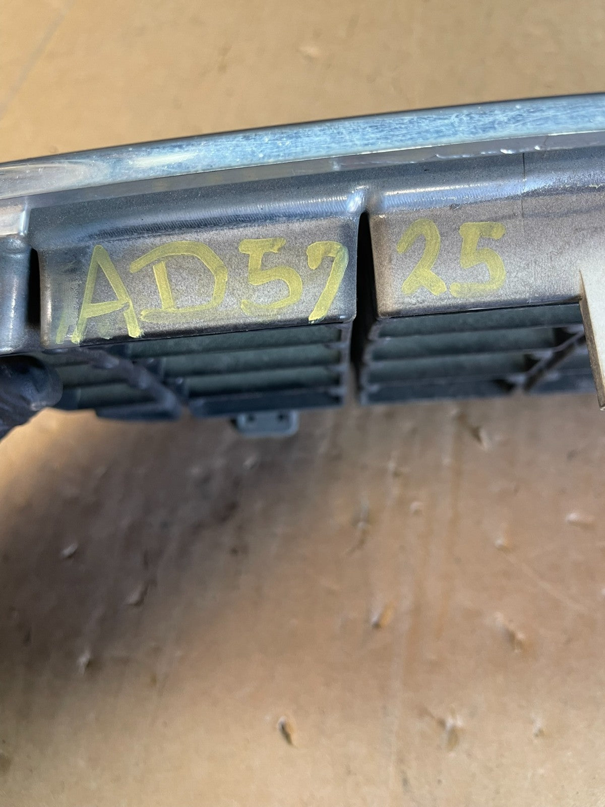 2005 2006 2007 Volvo S40 Front Upper Grille Grill 08620116 AD5725 DW5