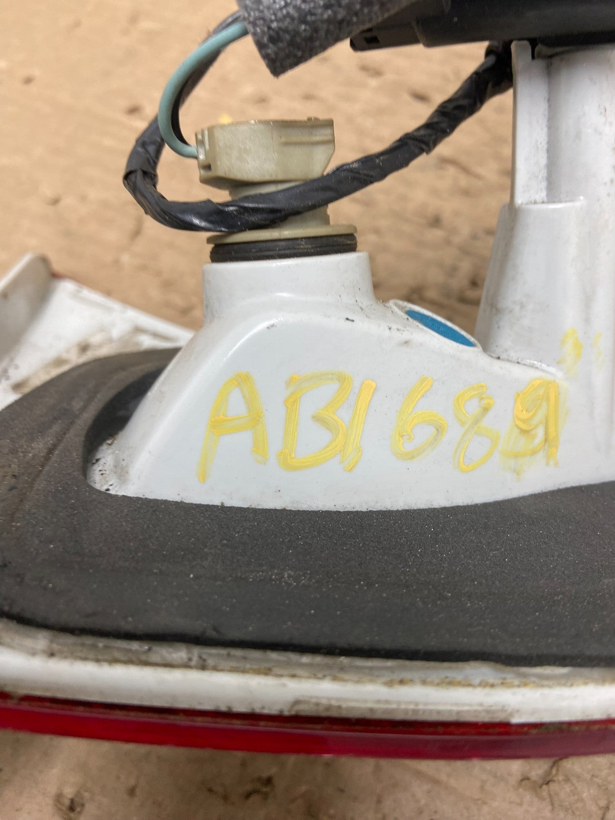 2013 to 2016 Ford Escape Right Passenger RH Side Inner Tail Light OEM AB1689 DW6