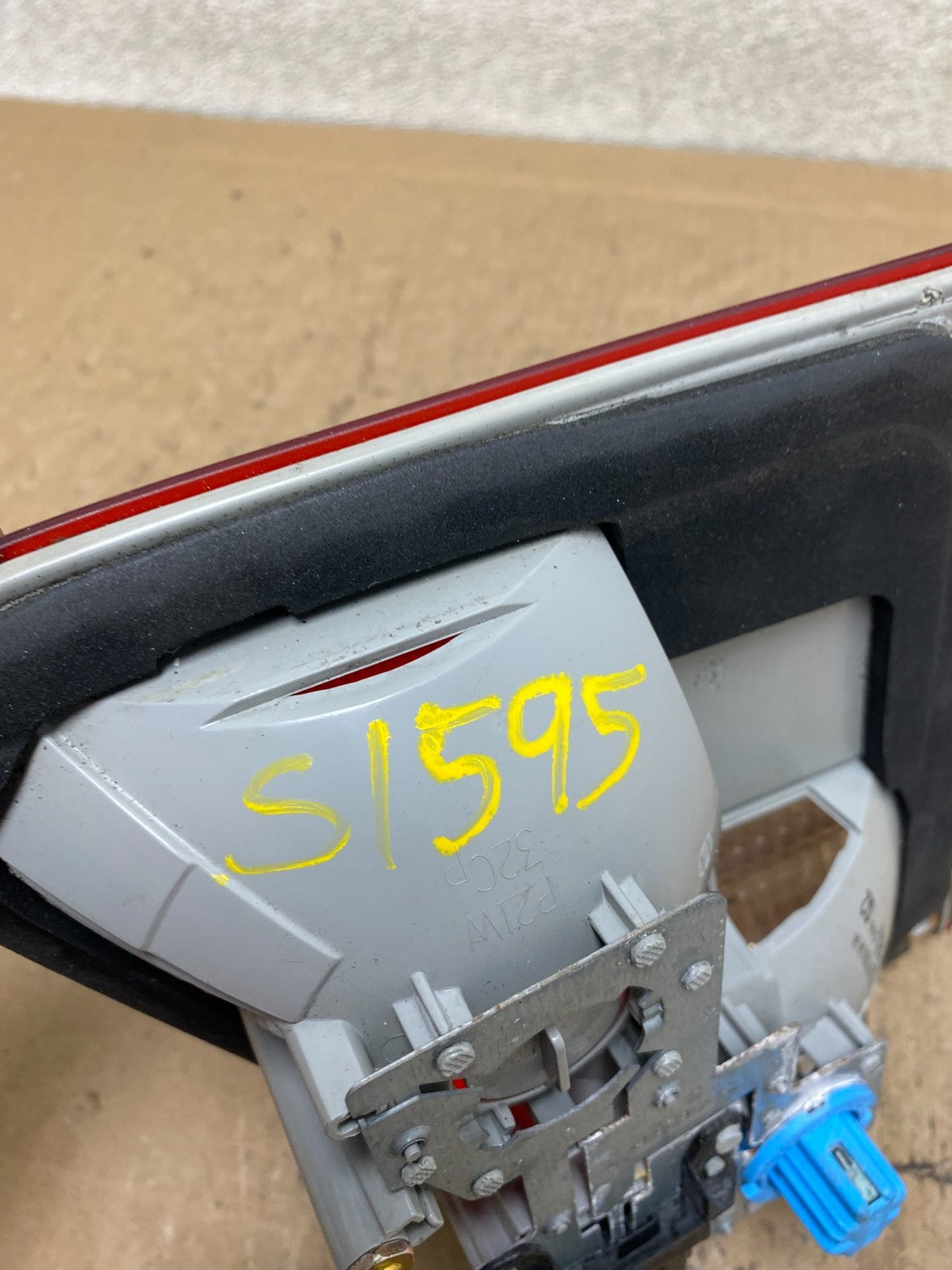 2000-2002 Mercedes-Benz E-Class E320 Wagon Right Passenge Inner Tail Light S15955