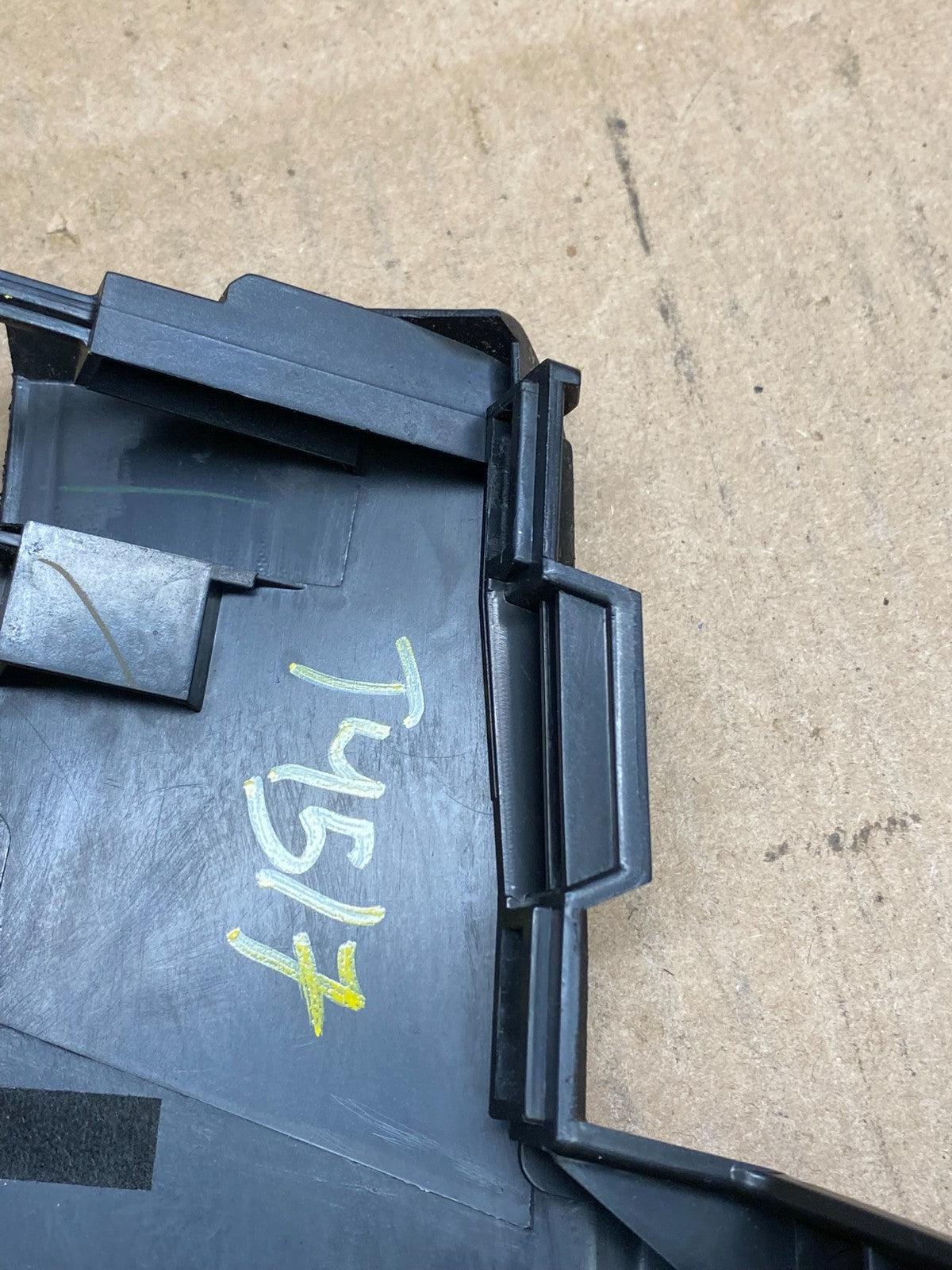 2012 2013 2014 Toyota Prius V Center Dash A/C Air Vents With Trim T4517 DG7