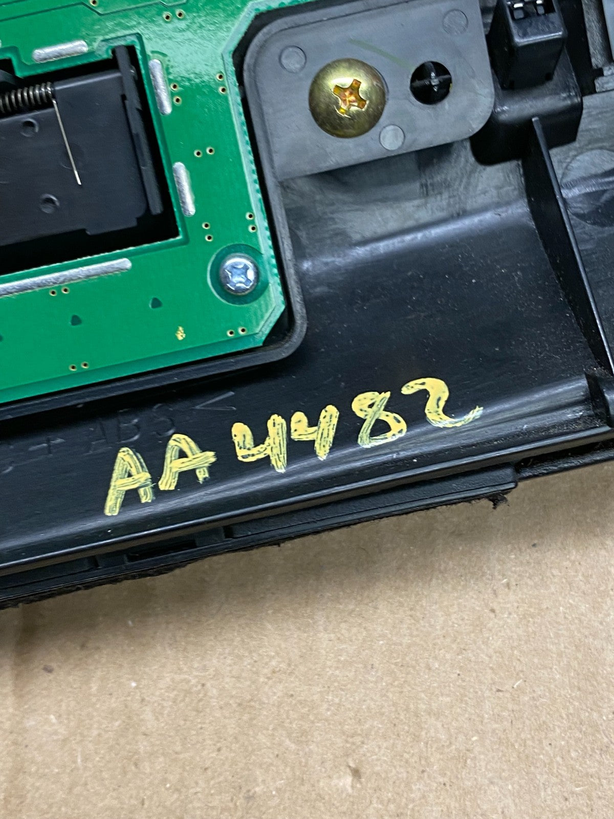 2004 to 2005 Infiniti FX35 Front Radio A/C Heater Switch Control Panel aa4482 DG8