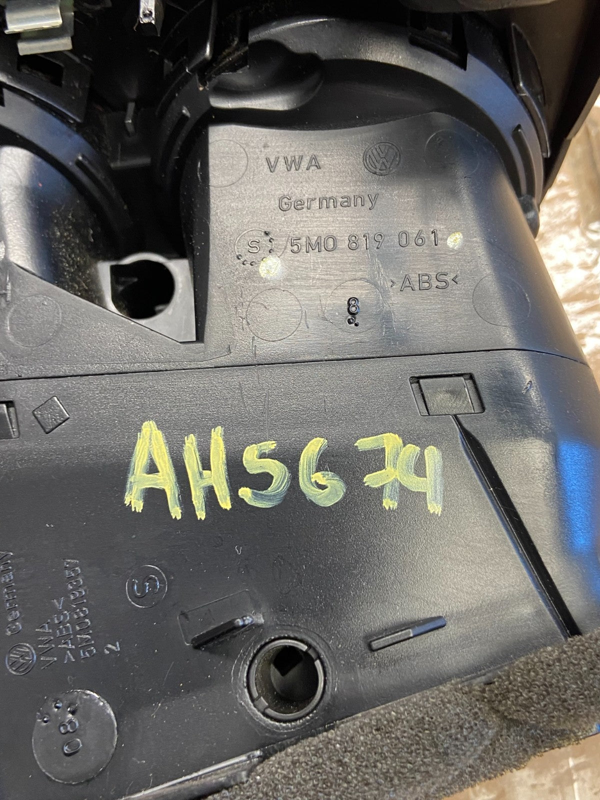 2009 2010 2011 Volkswagen Tiguan Center Dash Radio Bezel Trim AH5674 DG5