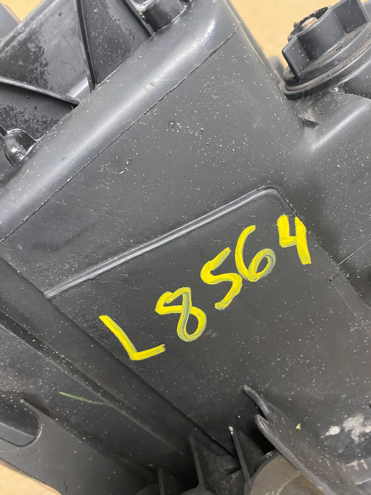 2002 - 2005 Mercedes ML ML350 ML500 Left Driver LH Halogen Headlight L8564 DW12