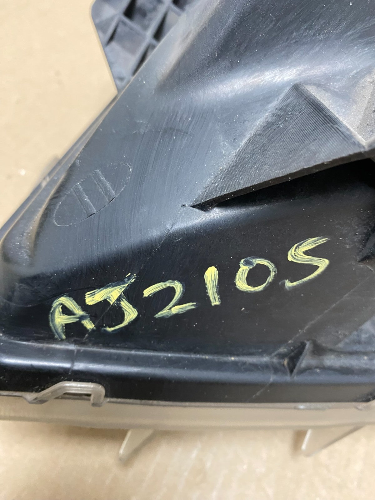 2008 to 2011 Mercury Mariner Right Passenger RH Side Halogen Headlight AJ2105 DW10