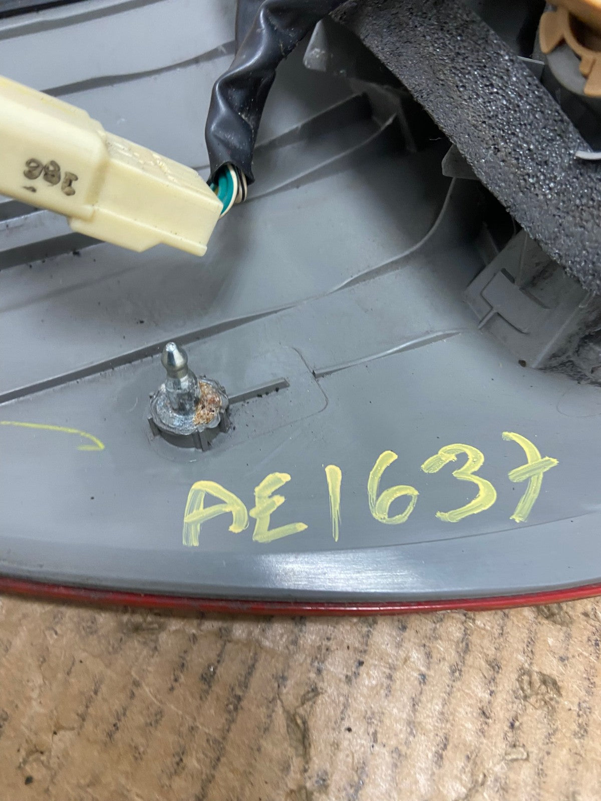 2006 - 2010 Toyota Sienna Right Passenger Side Tail Light AE1637 LK6