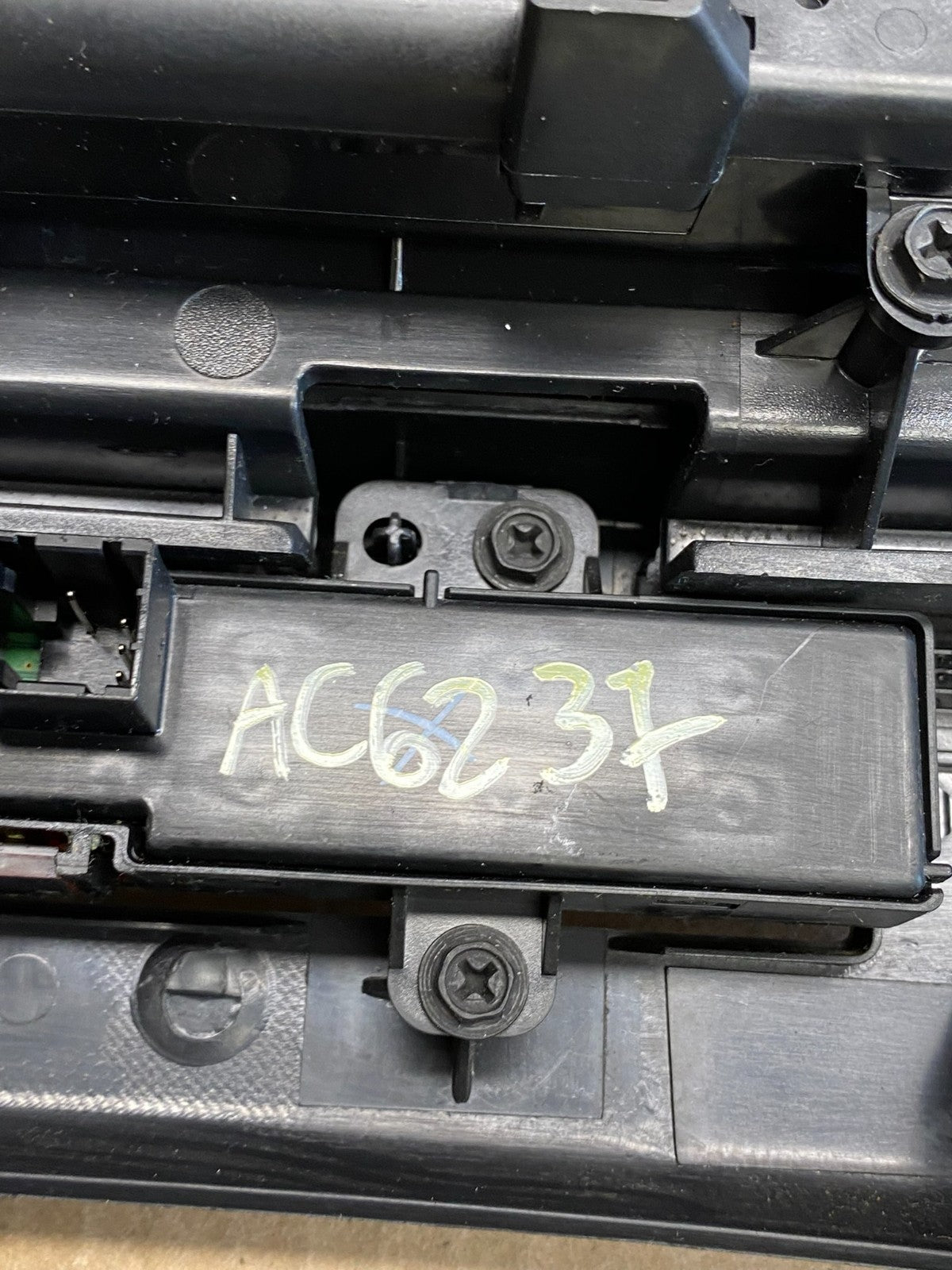 2008 to 2012 Jeep Liberty Dash Climate Temperature Control Radio Bezel ac6237 DG6
