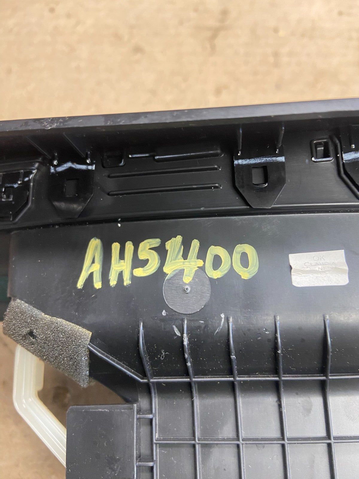 2017-2019 Hyundai Elantra Center Radio Climate Control Air Vent Bezel ah5400 DG5