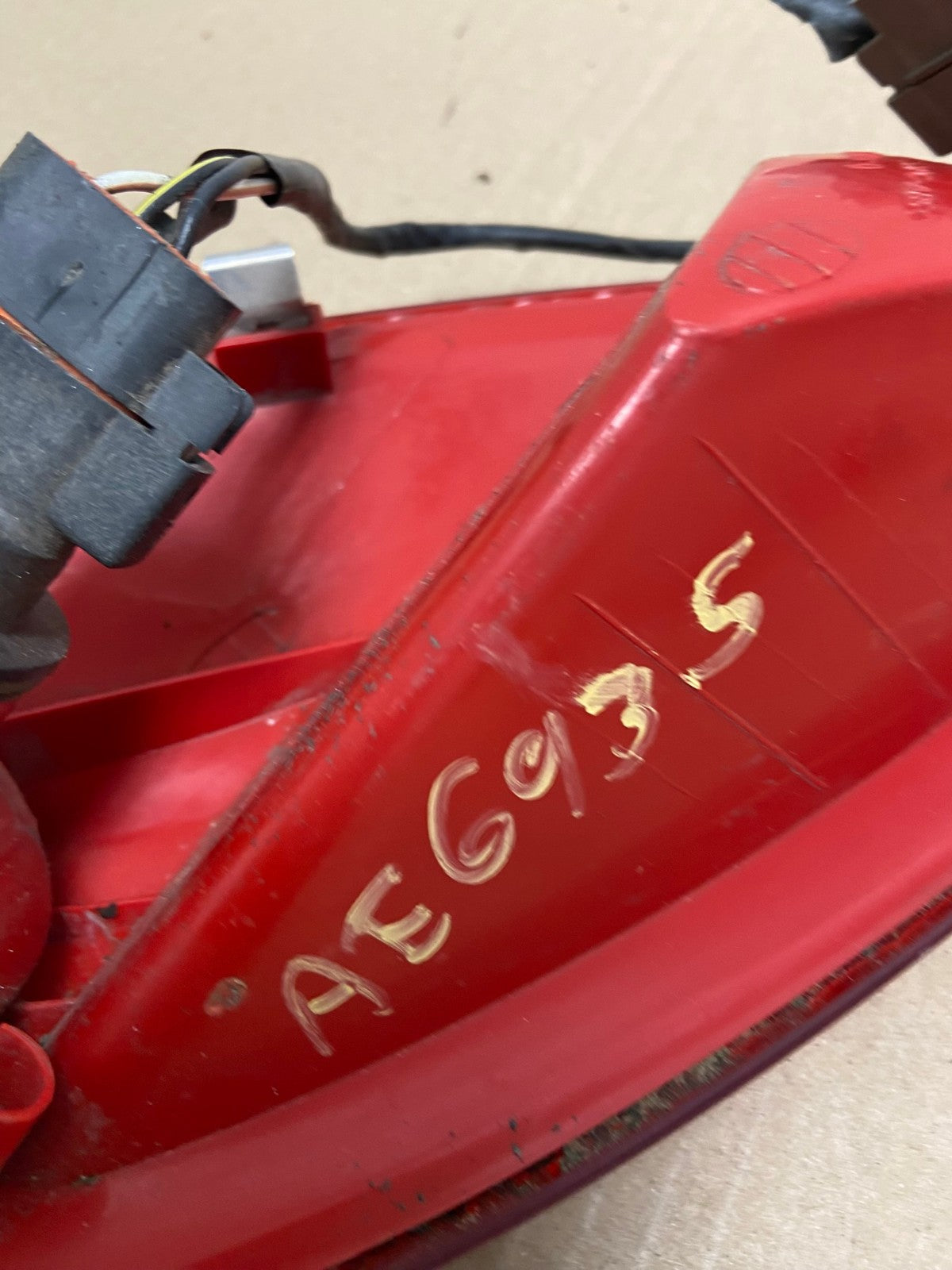 2001 to 2005 Chrysler PT Cruiser Right Passenger Tail Light AE6935 LK8