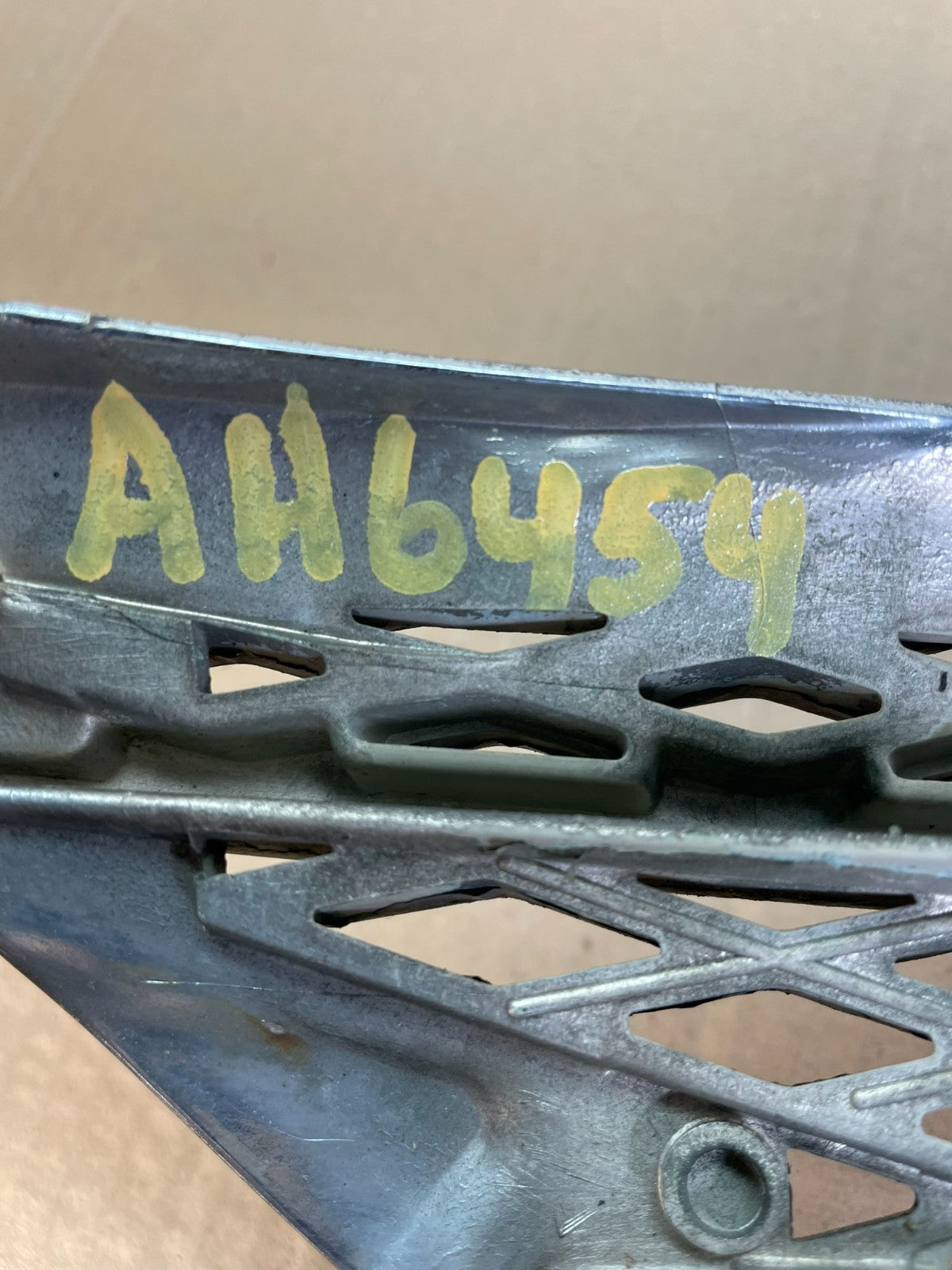 2002 2003 2004 Toyota Camry Front Upper Grill Grille AH6454 DG4
