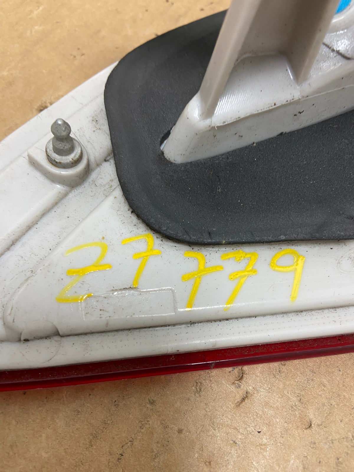 2013 to 2016 Ford Escape Right Passenger RH Side Inner Tail Light OEM Z7779 DW6