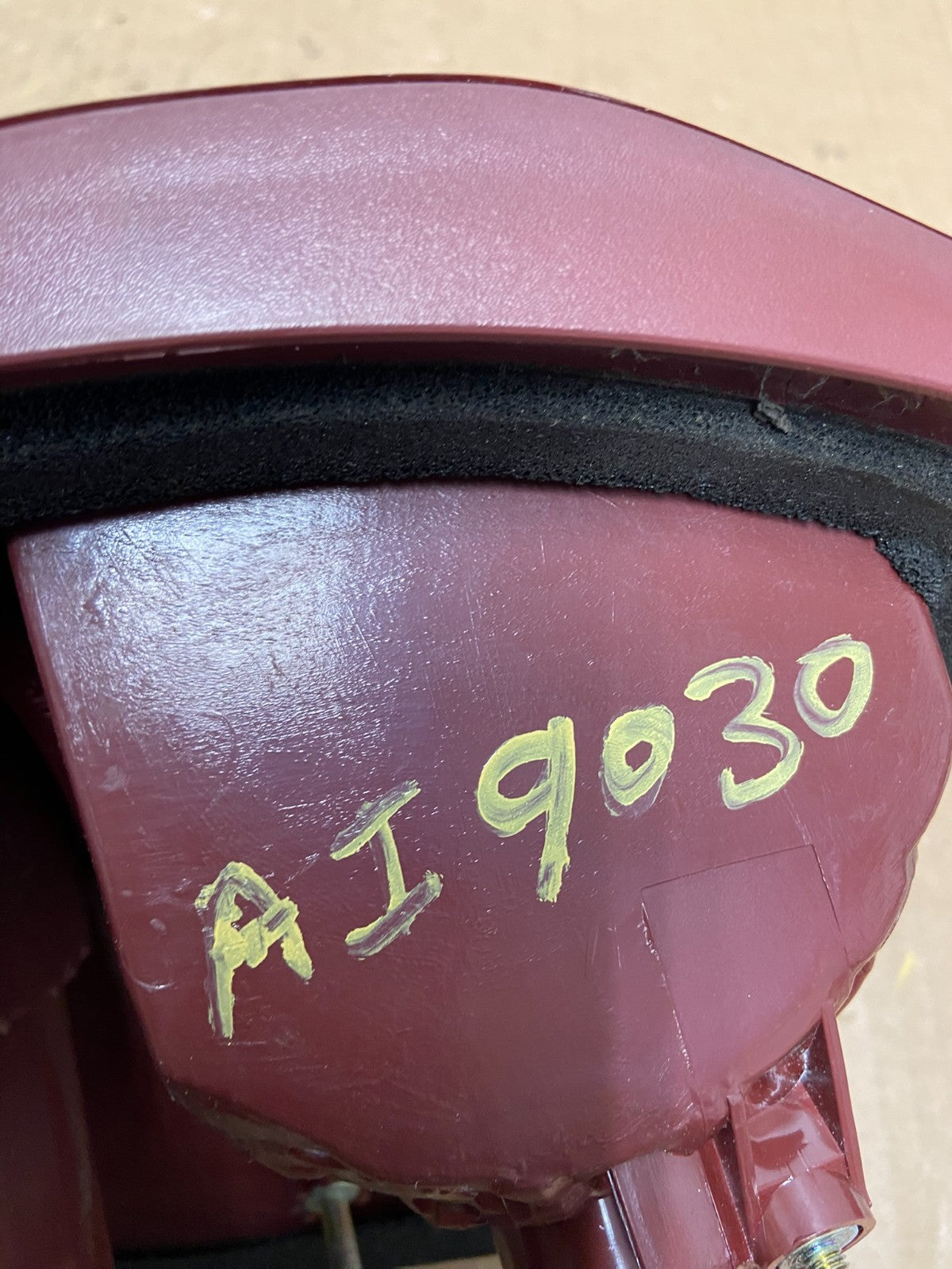 2004 2005 Toyota RAV4 Left Driver LH Side Tail Light AI9030 LK7