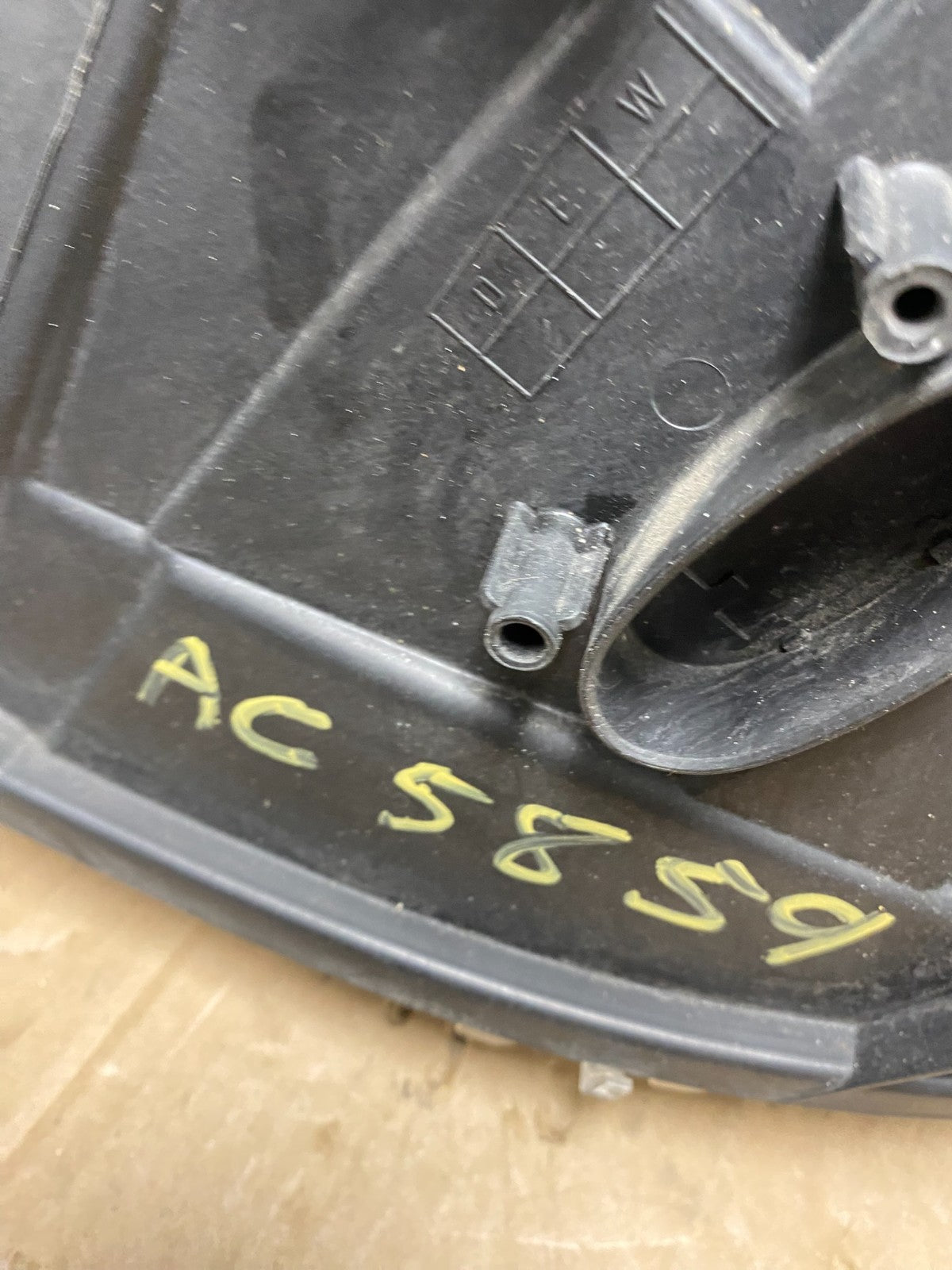 2007 to 2013 Mercedes Sprinter Headlight Right Passenger Halogen AC5859 DW9