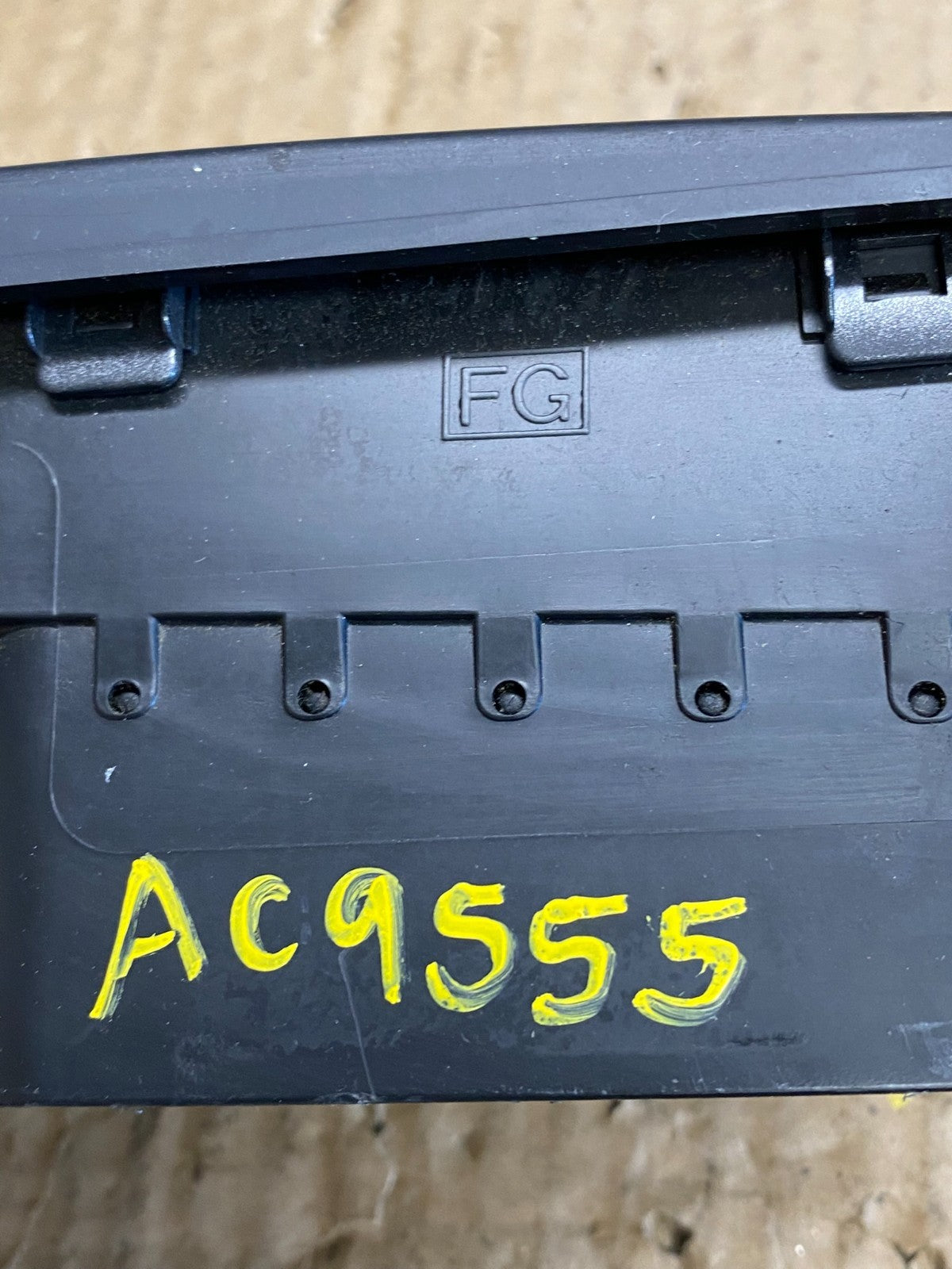 2010 to 2011 Subaru Forester Dash Radio Trim Bezel Center Vent AC9555 DG5