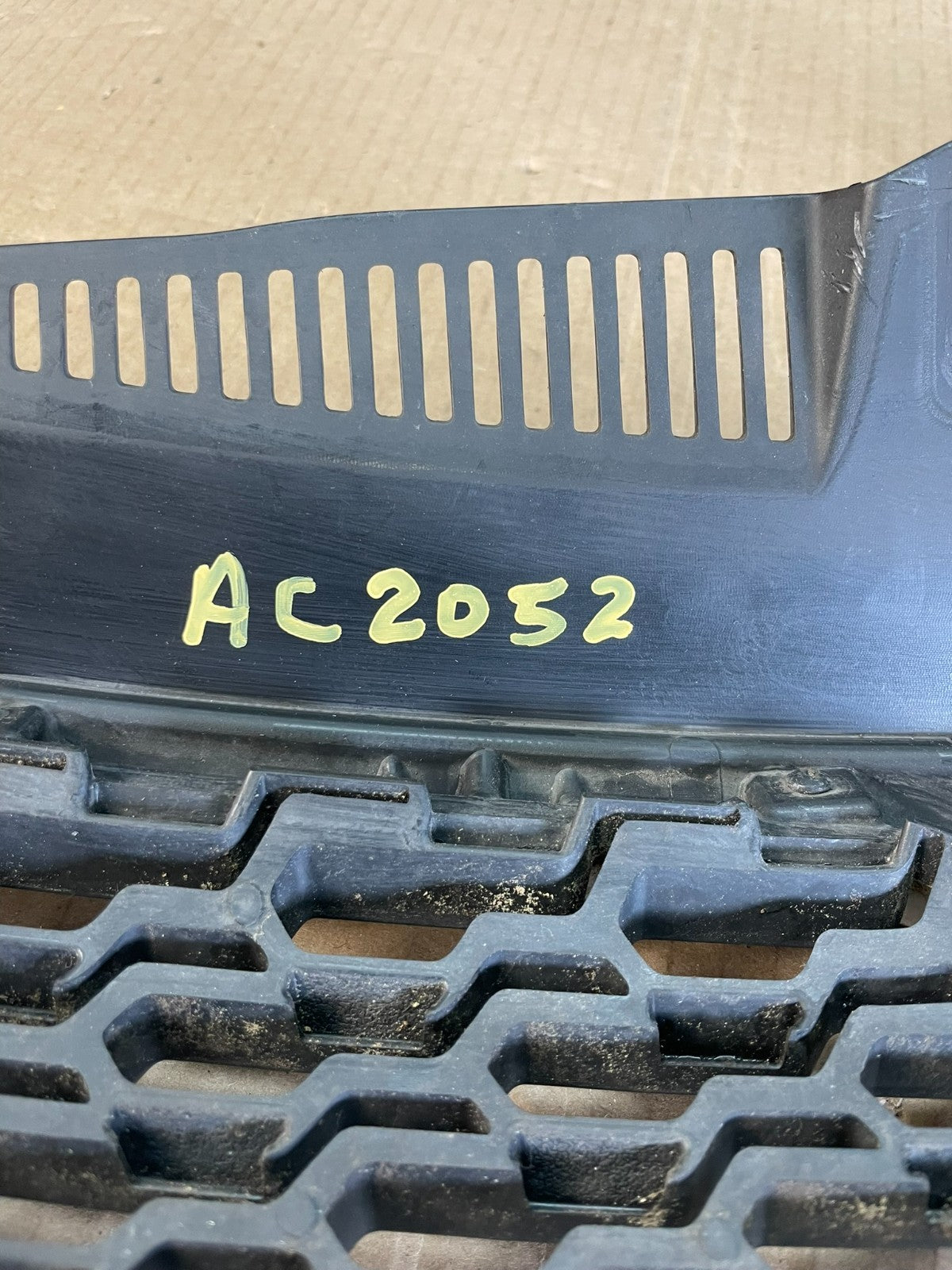 2010 to 2013 Kia Forte Koup Black Front Upper Bumper Grill Grille AC2052 DG8