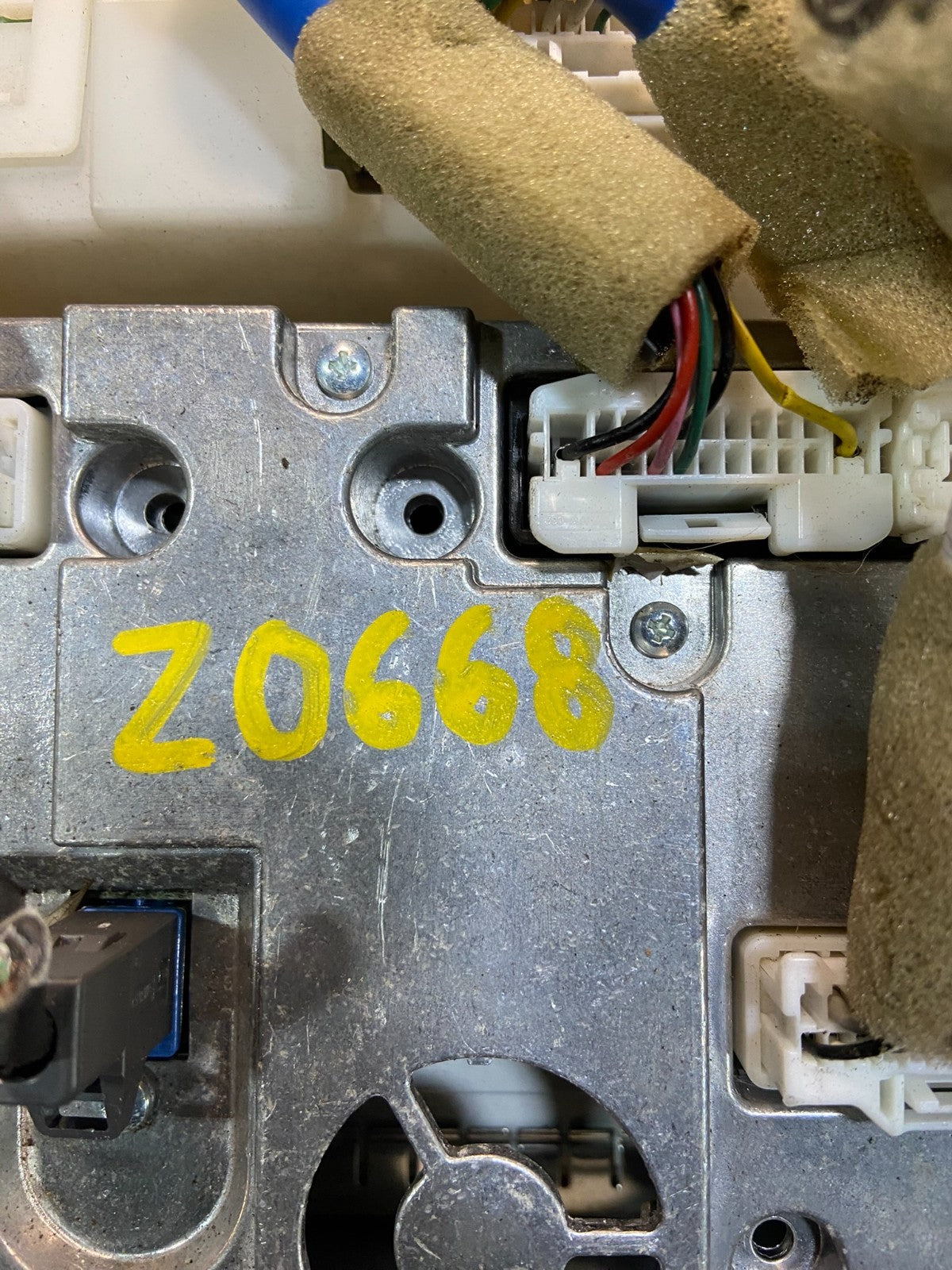 2013 to 2017 Nissan Pathfinder Radio AM/FM Receiver OEM Z0668 DG7