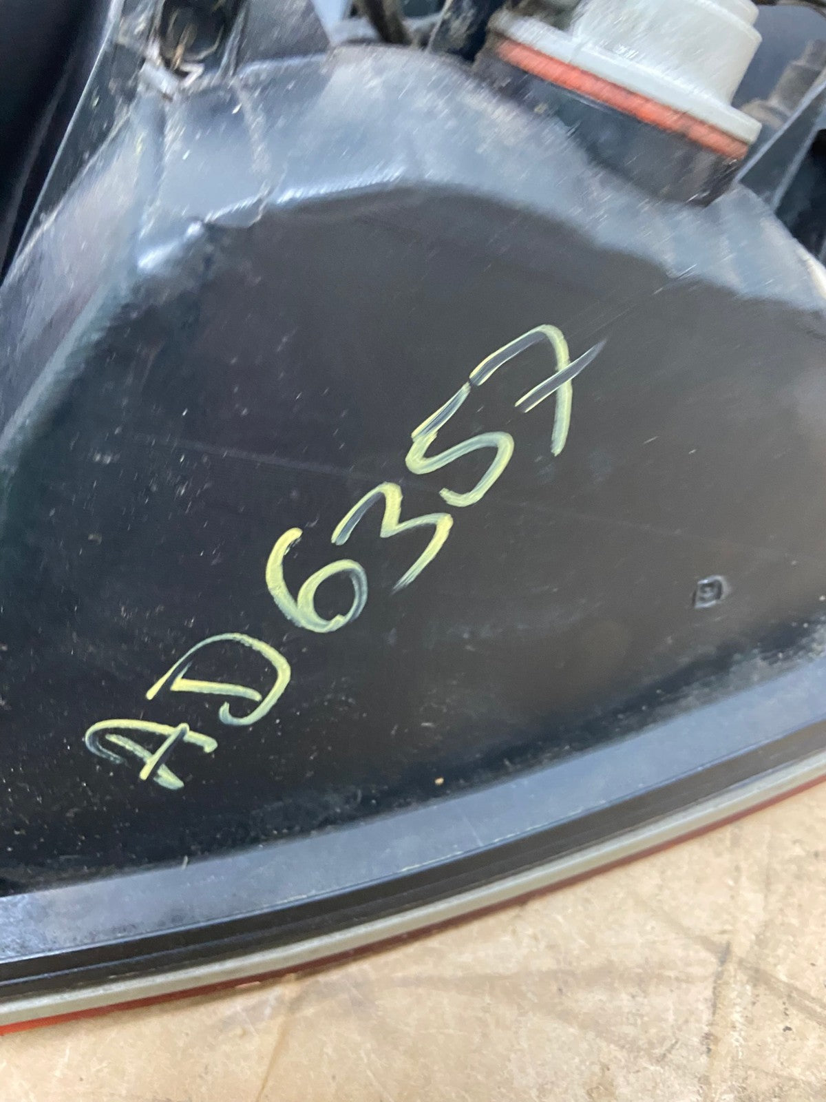 2005 - 2007 Chrysler 300 Left Driver Lh Side Tail Light AD6357 LK7