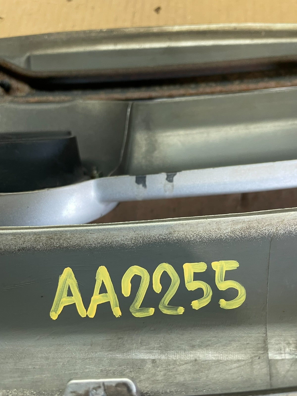 2005 - 2006 Mazda Tribute Front Upper Grille Grill Oem aa2255 DG10