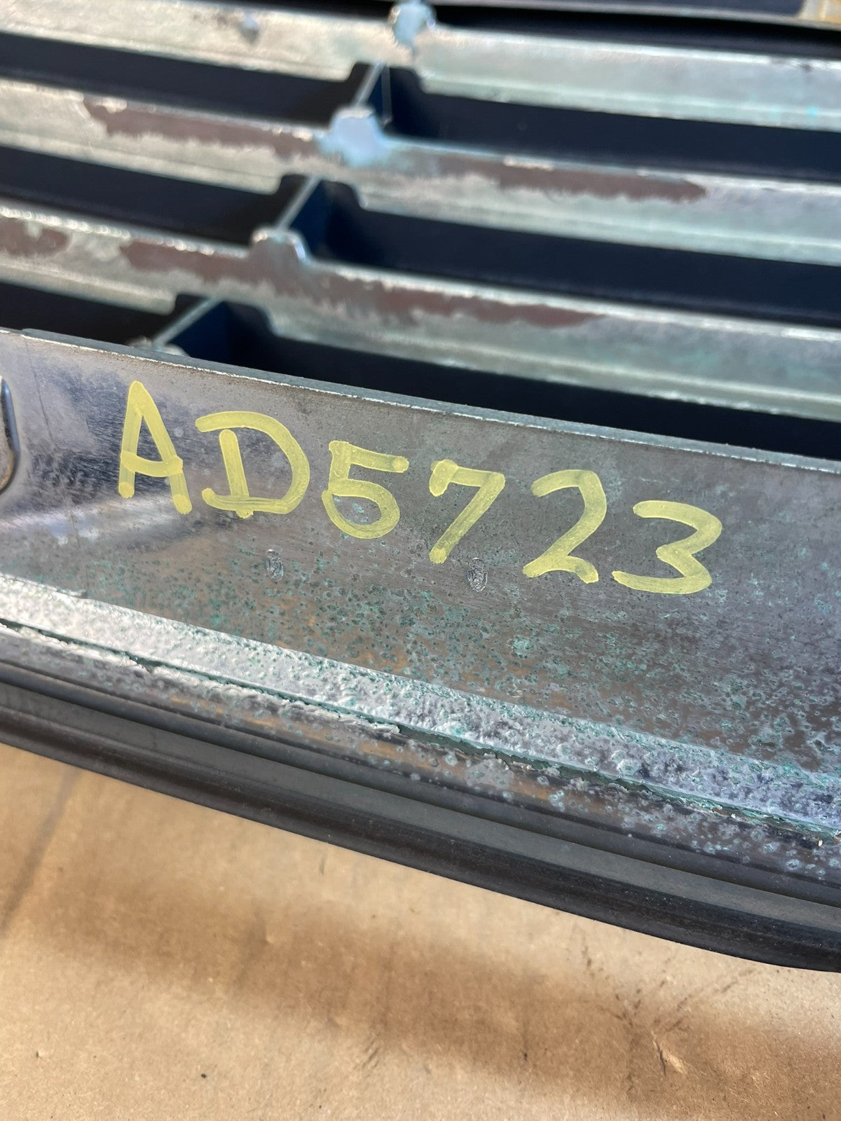 2004 to 2007 Infiniti QX56 Front Upper Chrome Grill Grille AD5723 DW5