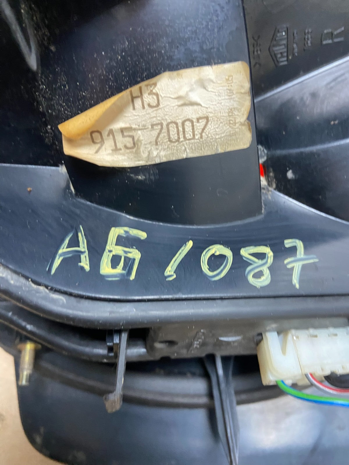 1998 to 2000 Volvo S70 Passenger Right Side Tail Light AG10877