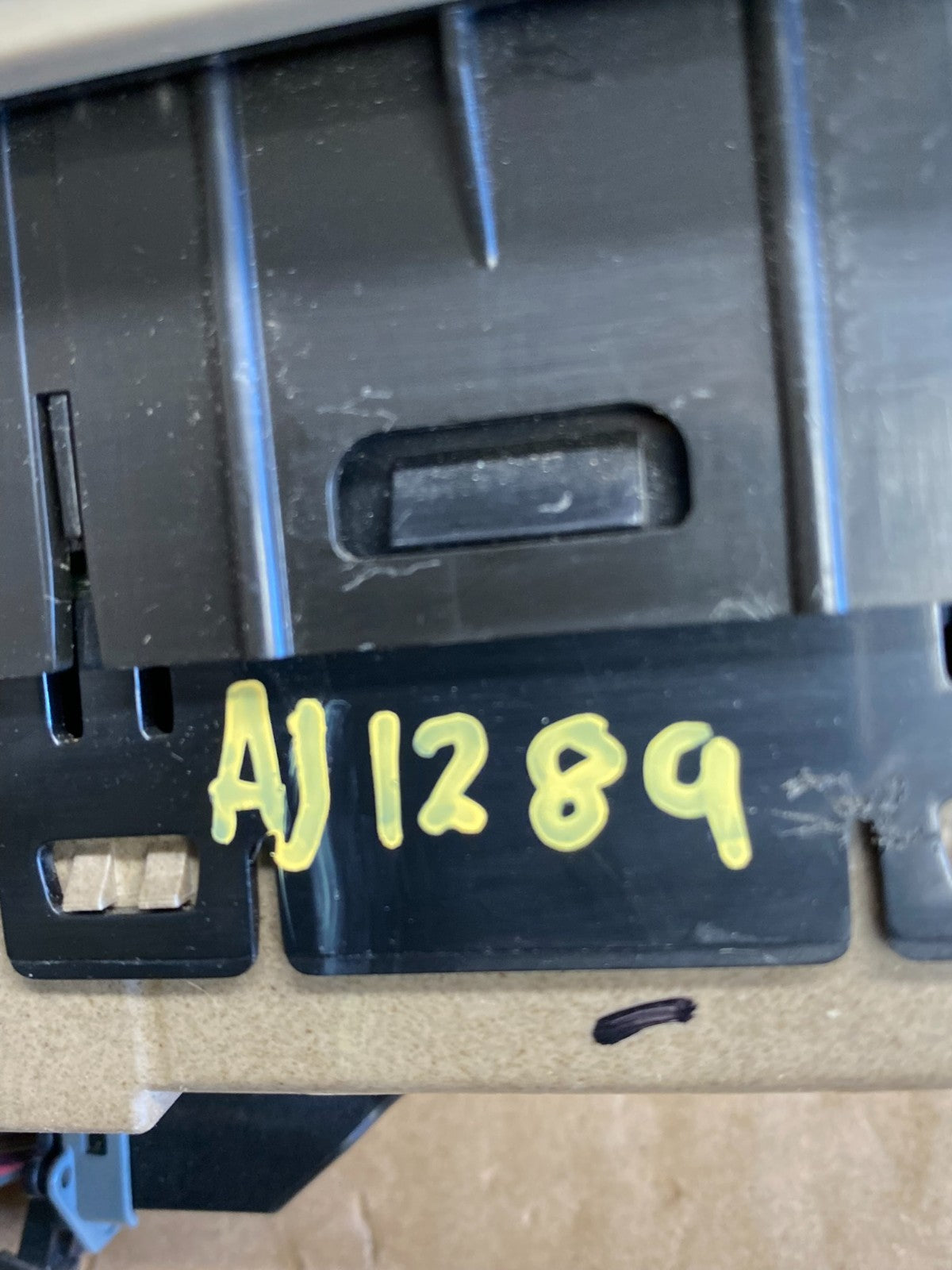 2003-2006 Chevrolet Silverado Left Driver Side Master Window Switch AJ1289 DW4