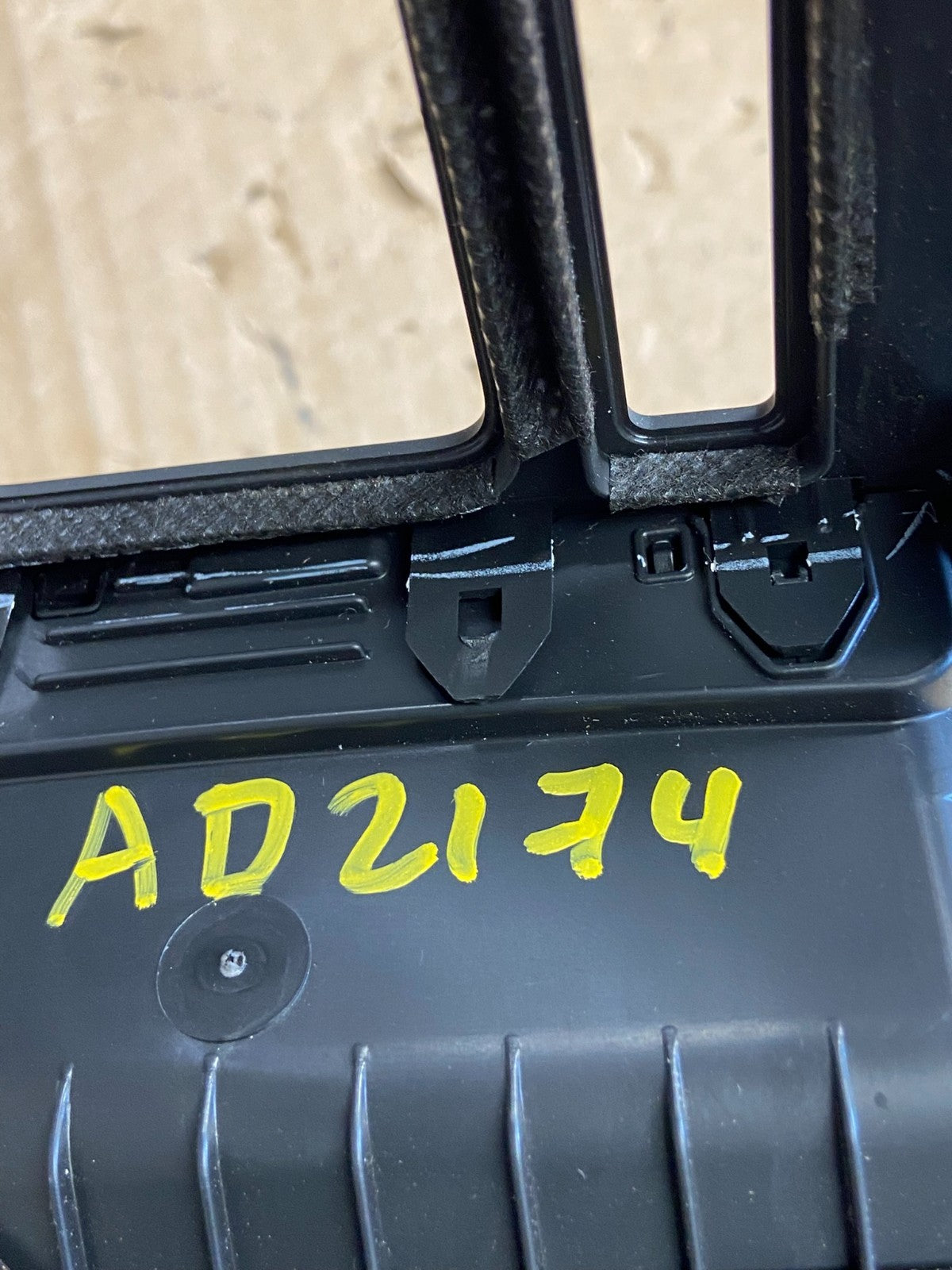 2017-2019 Hyundai Elantra Center Radio Climate Control Air Vent Bezel AD2174 DG6