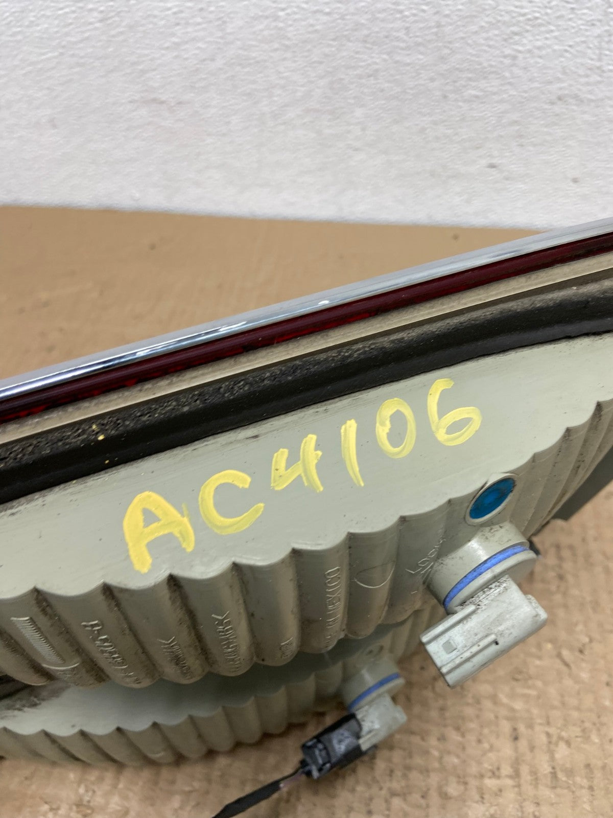 2007 to 2014 Lincoln Navigator Left Driver LH Side Tail Light Inner AC4106 LK9