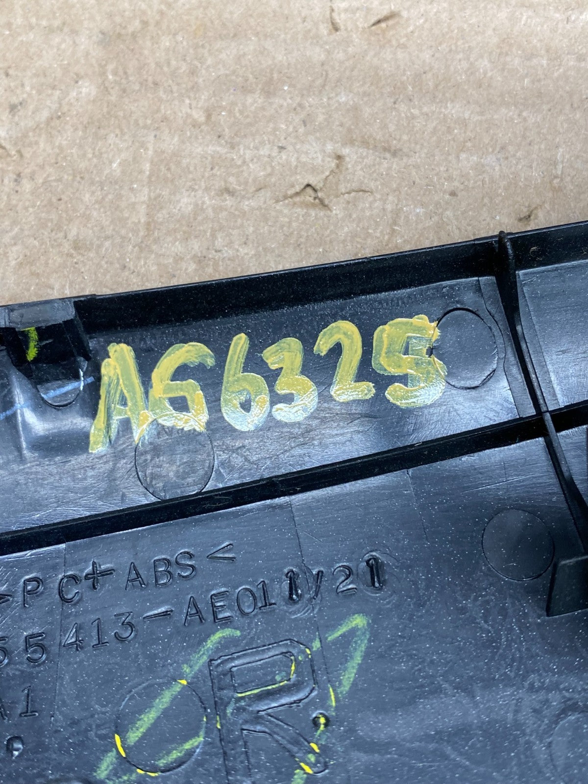 2004 to 2010 Toyota Sienna Right Side Radio Switches Bezel Trim AG6325 DG5