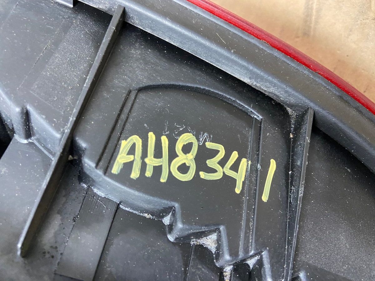 2001 to 2002 Honda Accord Sedan 4door Right Passenger Tail Light AH8341 LK8