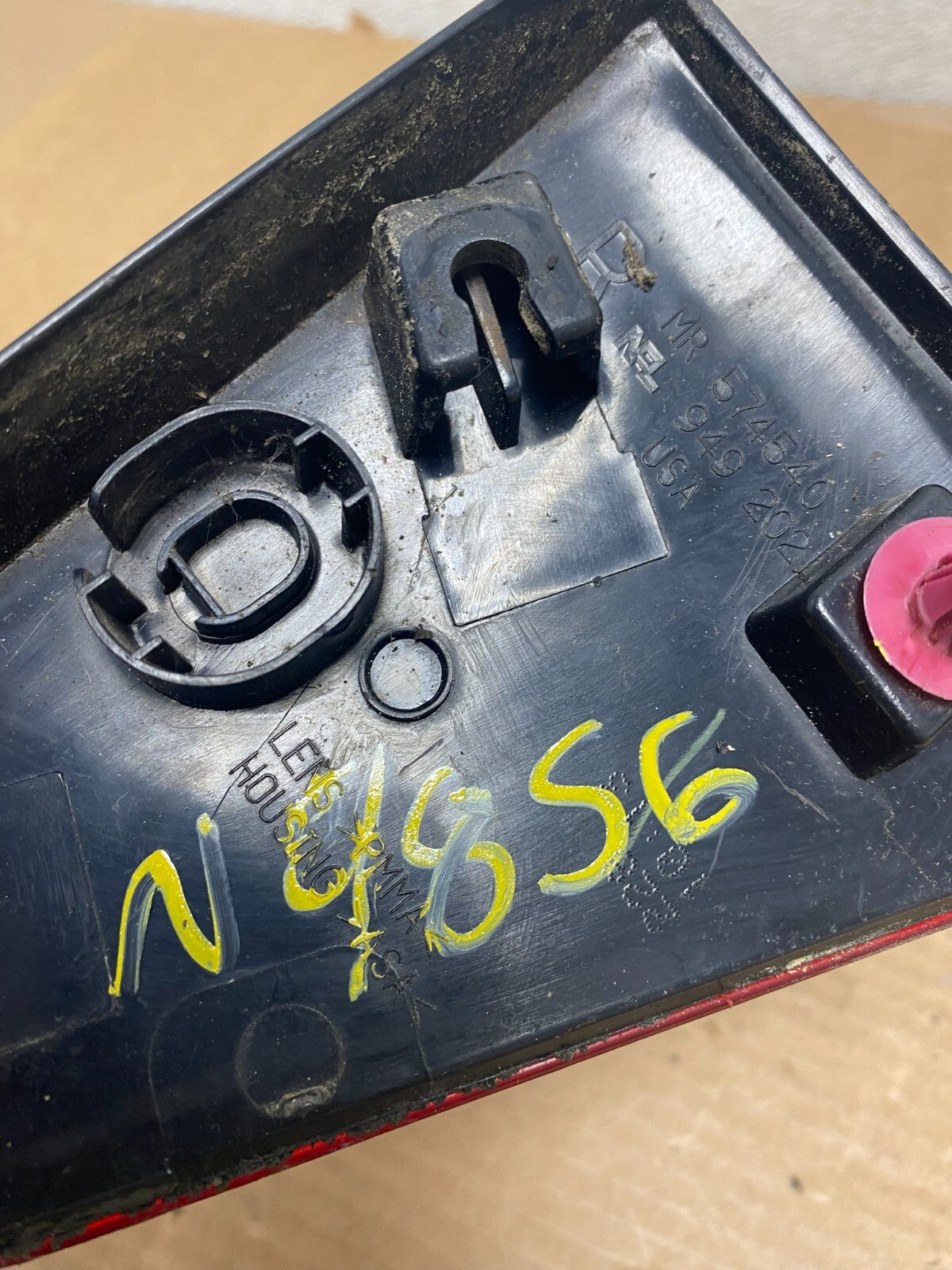 2006-2008 Mitsubishi Endeavor Right Passenger Side Inner Tail Light N9856 DW5