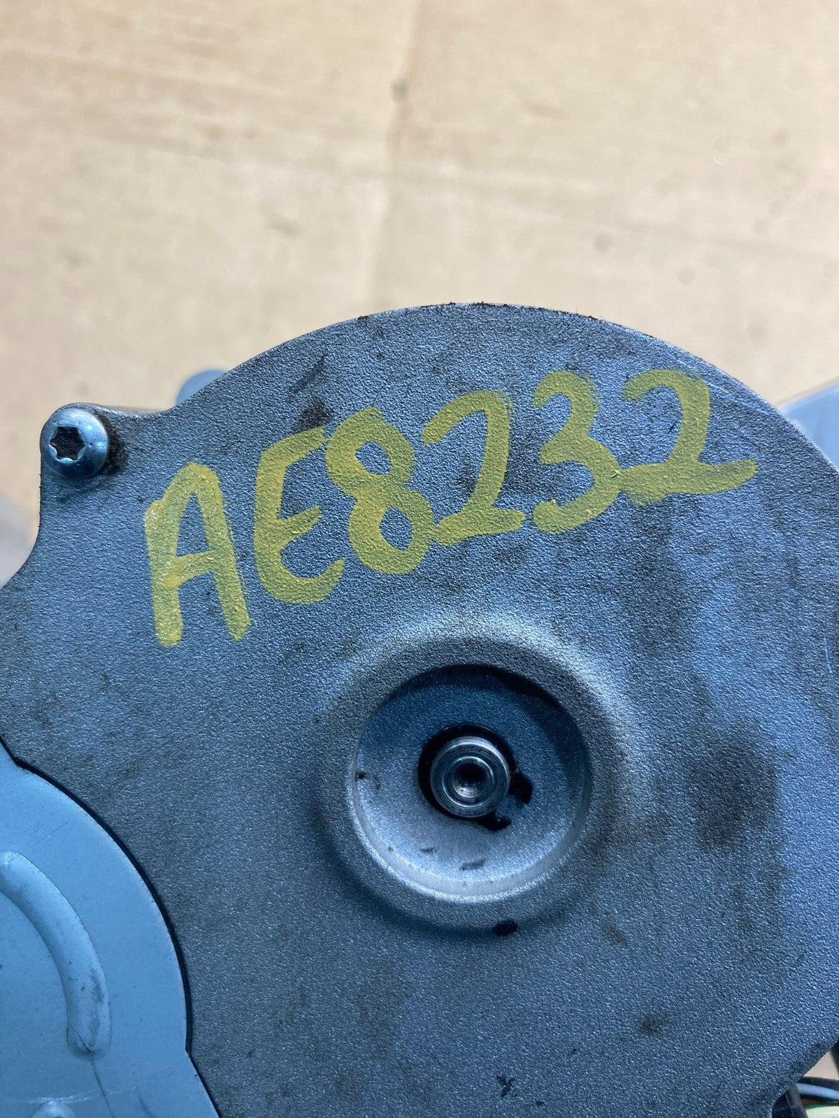 2015-2021 Kia Sedona Entourage Rear Glass Windshield Wiper Motor AE8232 DG6
