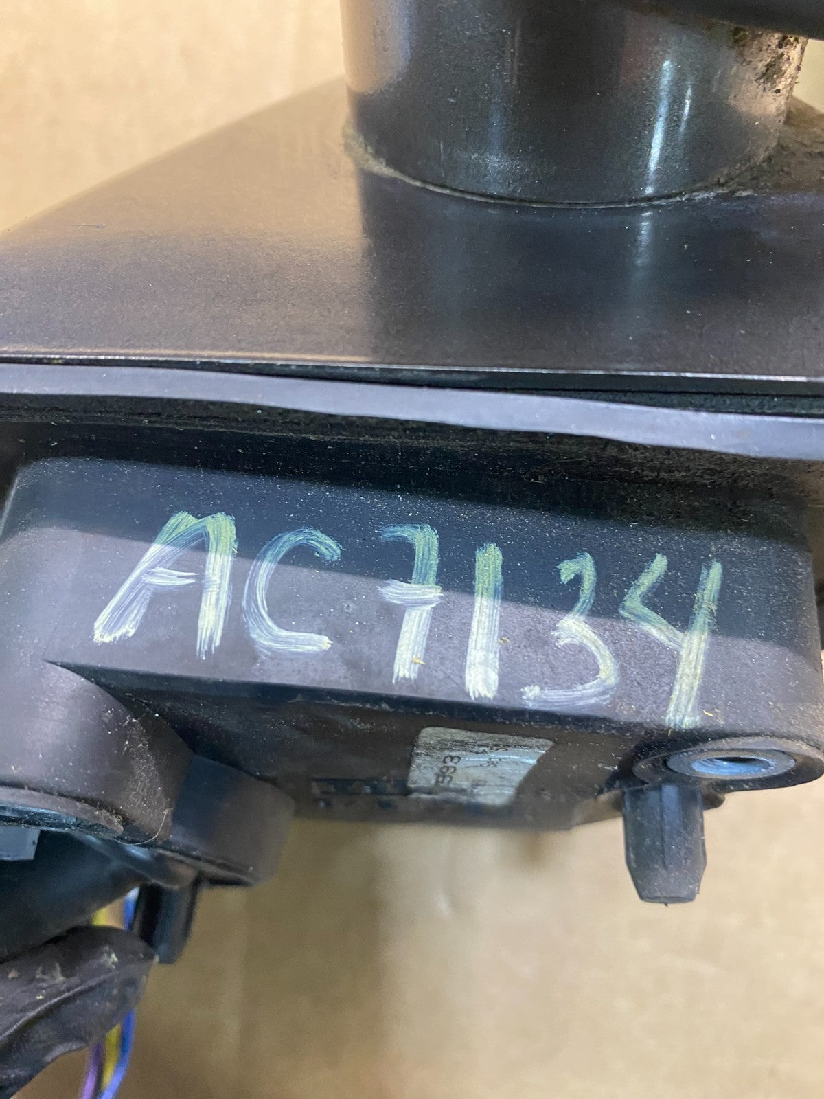 2004 - 2011 Mitsubishi Endeavor Right Passenger RH Door View Mirror AC7134 DG9