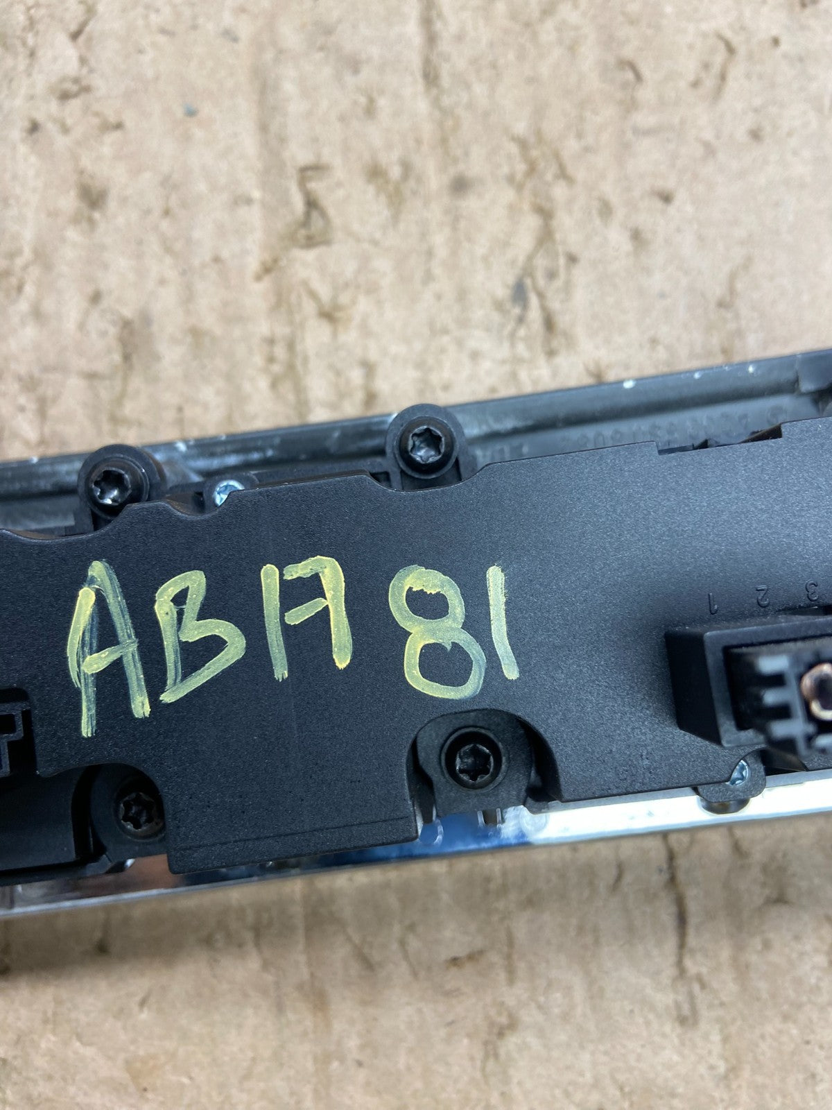 2005 - 2007 Mercedes C230 C240 Center Console Switch Control Unit ab1781 DG5