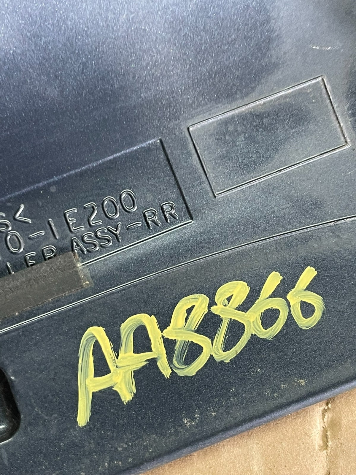 2005 to 2011 Hyundai Accent Trunk Lid Hatch 3rd Brake Light Spoiler AA8866 DG12