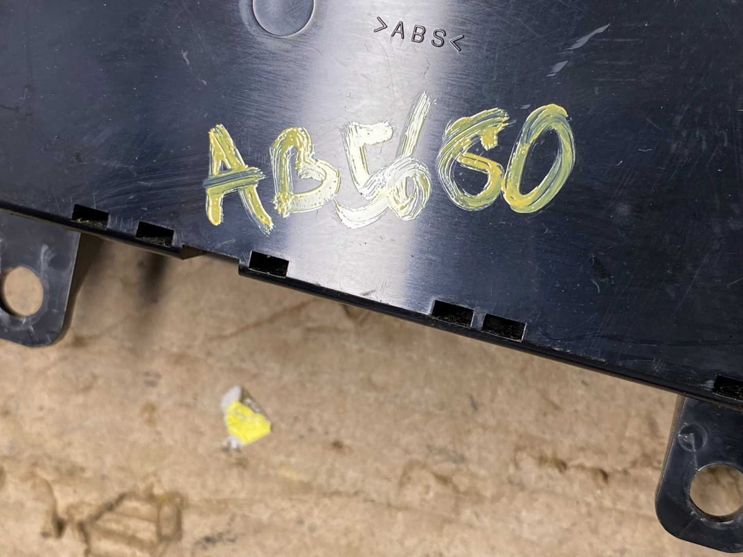 2003-2013 Volvo XC90 Center A/C Climate Control Radio Panel Bezel AB56806