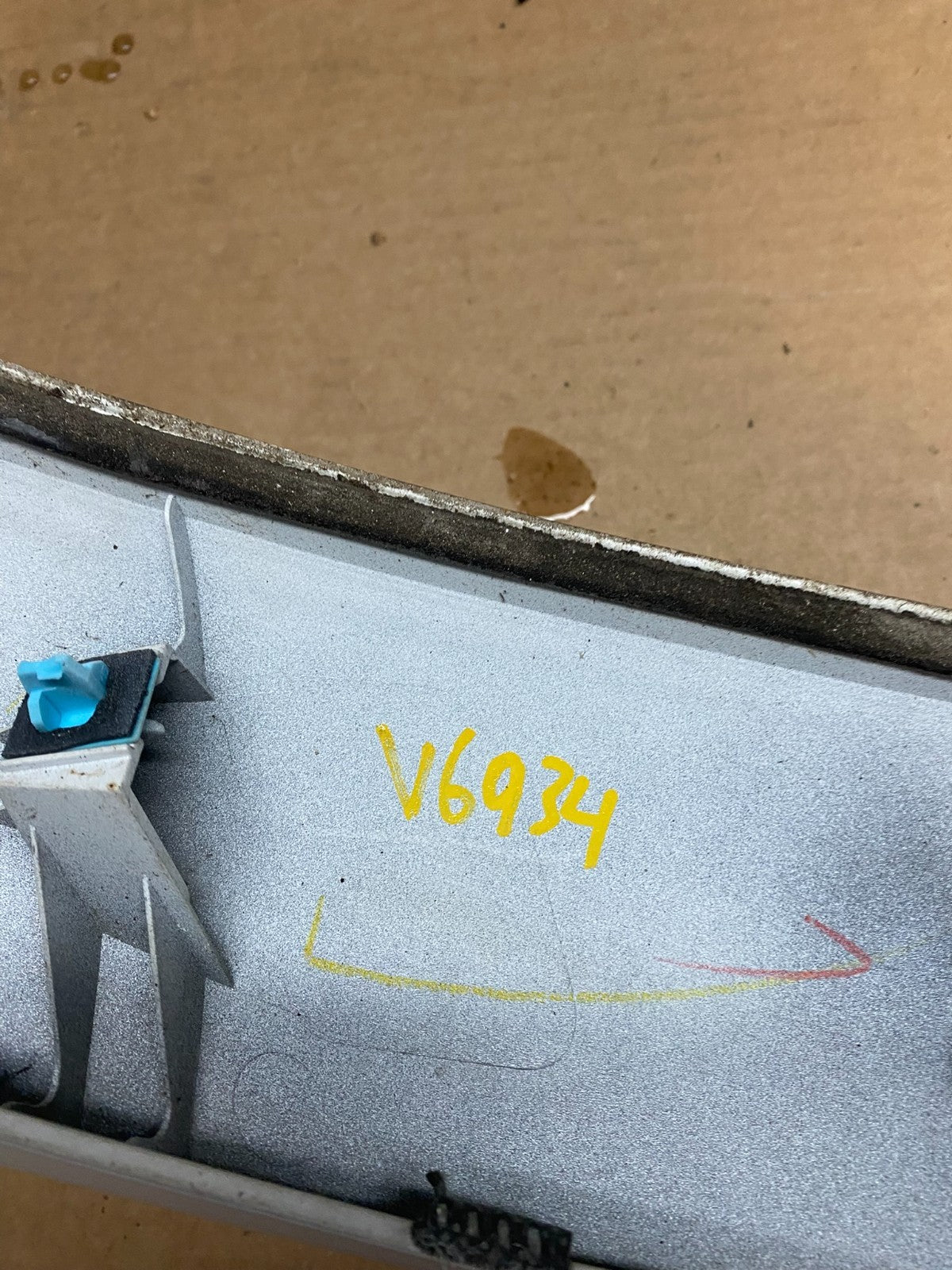 2014 to 2015 Kia Sorento Trunk Lid Emblem Molding Trim Oem V6934 DG15