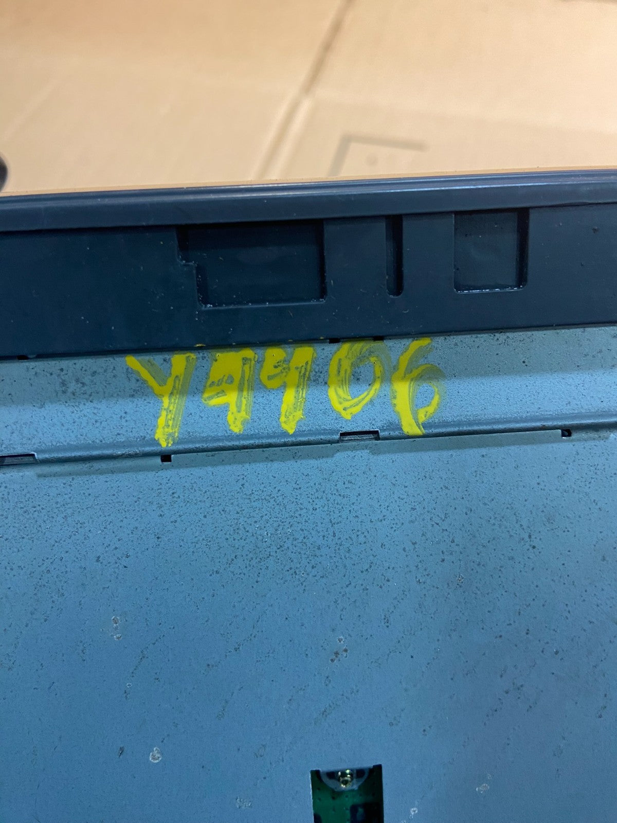 2000 - 2001 Cadillac Deville Radio Information Display Screen OEM Y4406 DG7