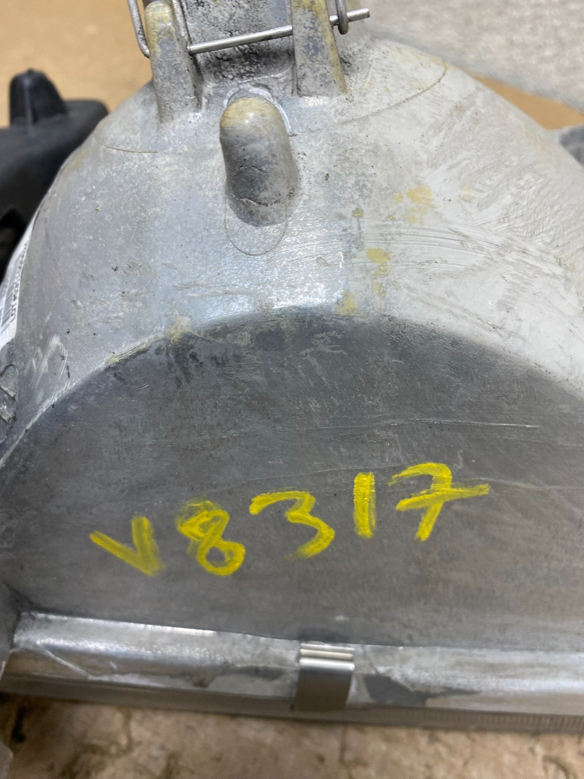 1998 1999 Nissan Frontier Left Driver LH Side Headlight Halogen Lamp V8317 DW6