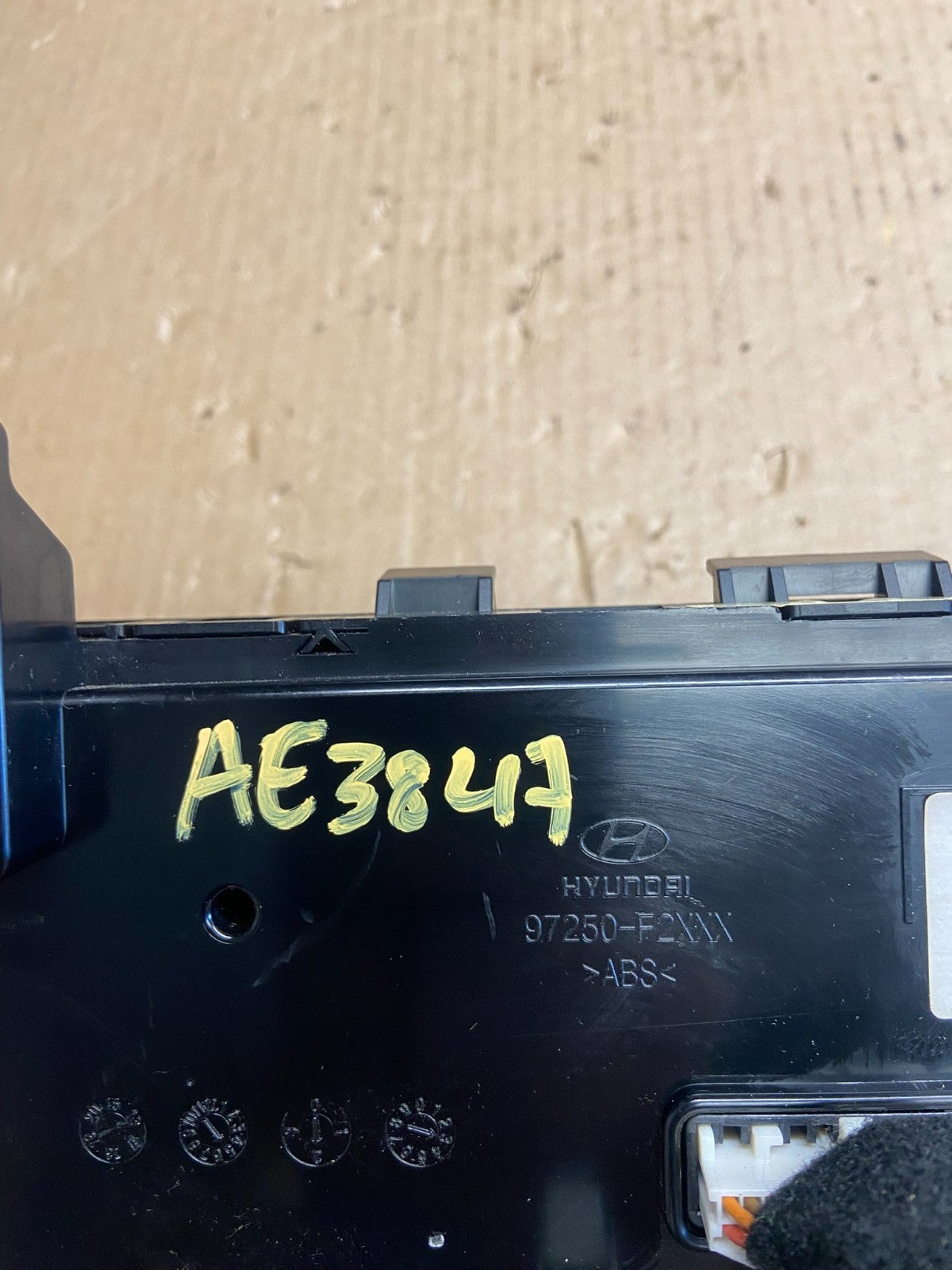 2017 to 2018 Hyundai Elantra Center Heater A/C Climate Control Panel AE3847 DG5