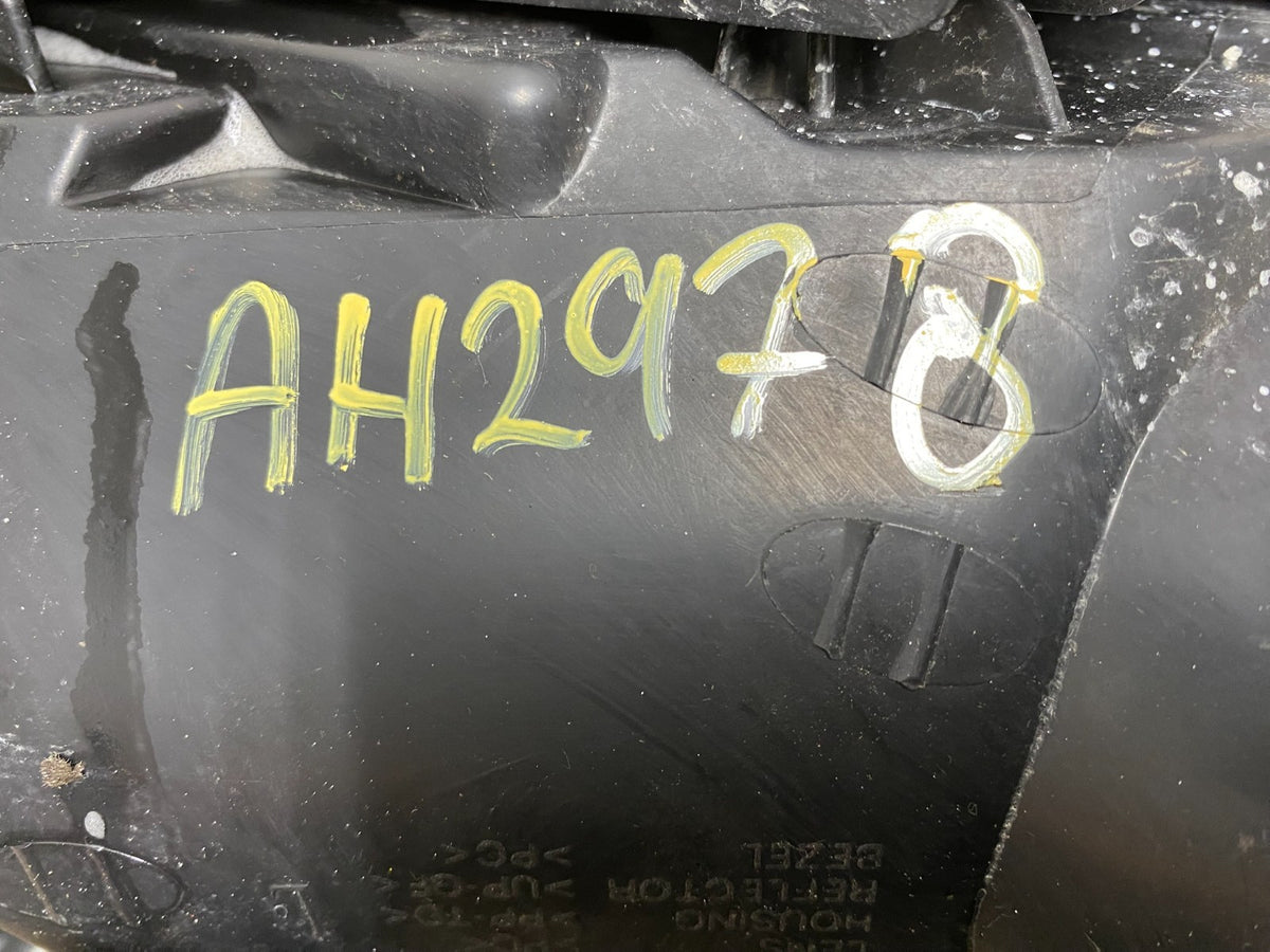 2009 to 2012 Chevrolet Traverse Left Driver Side Halogen Headlight AH2978 DW9