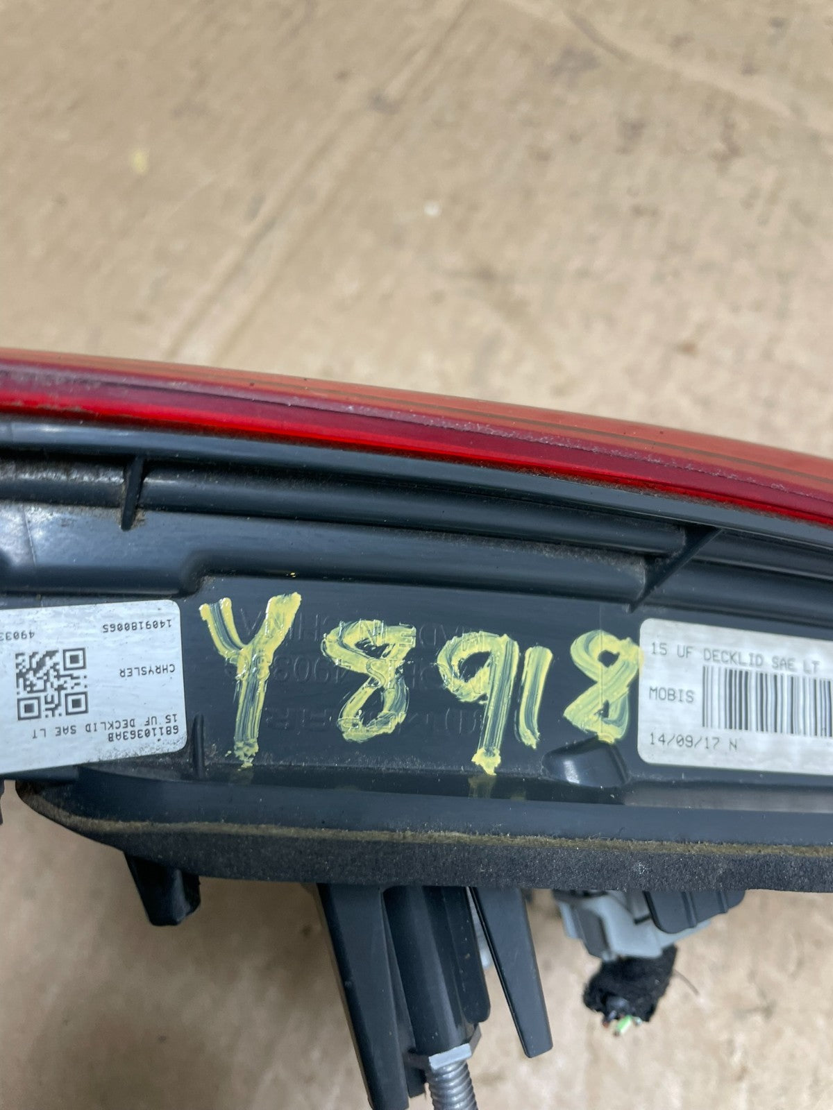2015 to 2017 Chrysler 200 Sedan Left Driver Side Inner Tail Light Oem Y8918 DW6