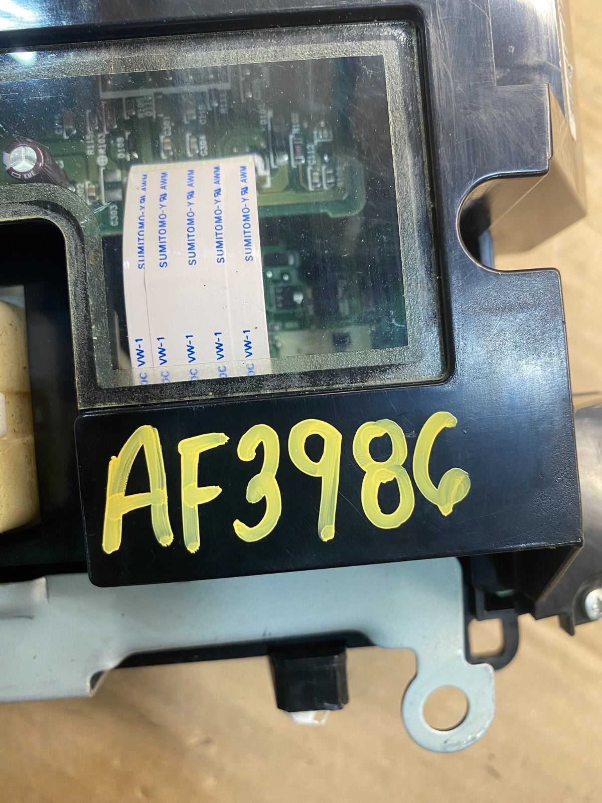 2004 to 2007 Toyota Highlander Climate Control Heater Radio Bezel AF3986 DW7